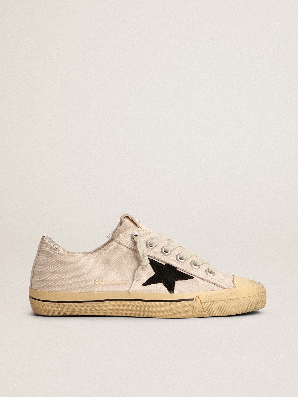 Golden Goose Men’s V-Star With Black Suede Star And Embroidered Lettering - Sneaker Türkiye