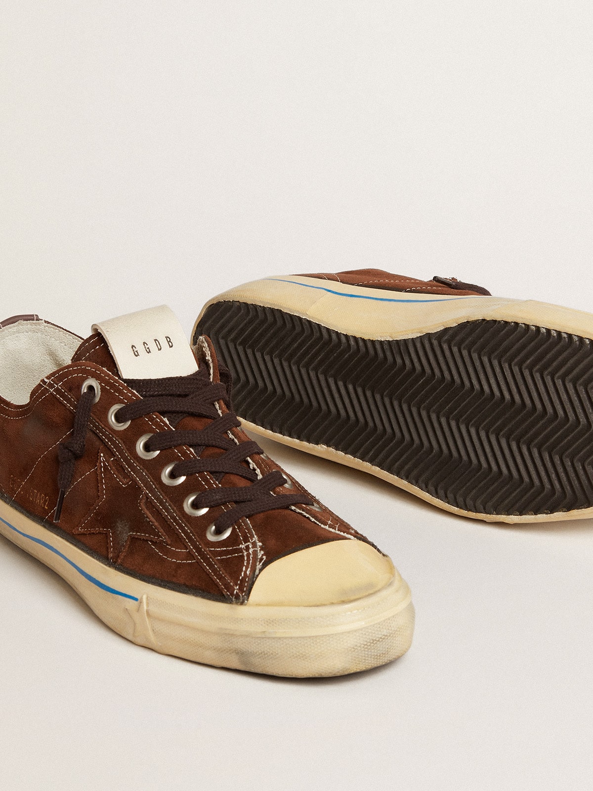 Golden Goose Men’s V-Star LTD Sneakers In Dark Brown Suede With Tone-On-Tone Star - Sneaker Türkiye