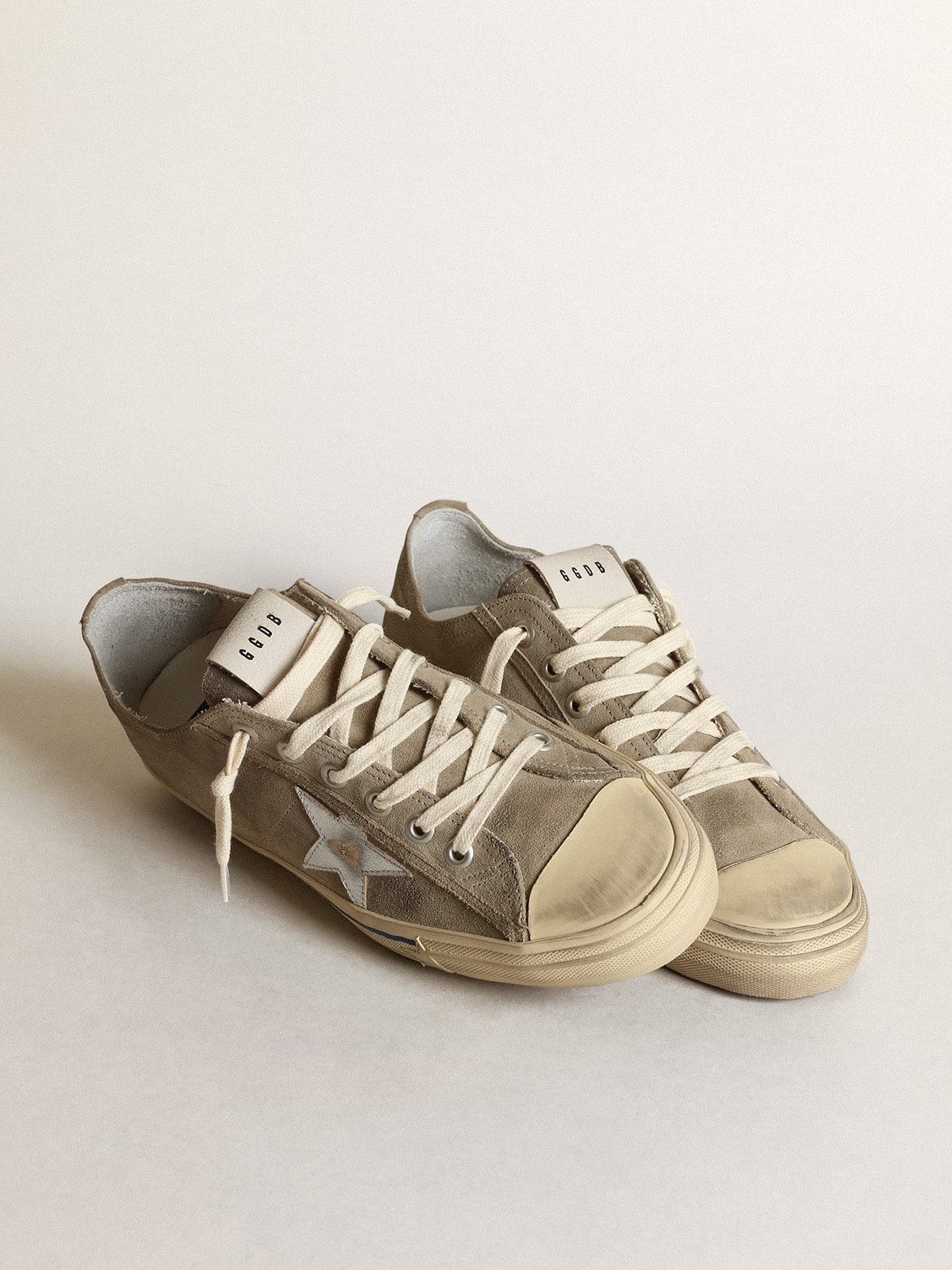 Golden Goose Men’s V-Star In Dove-Gray Suede With Silver Metallic Leather Star - Sneaker Türkiye