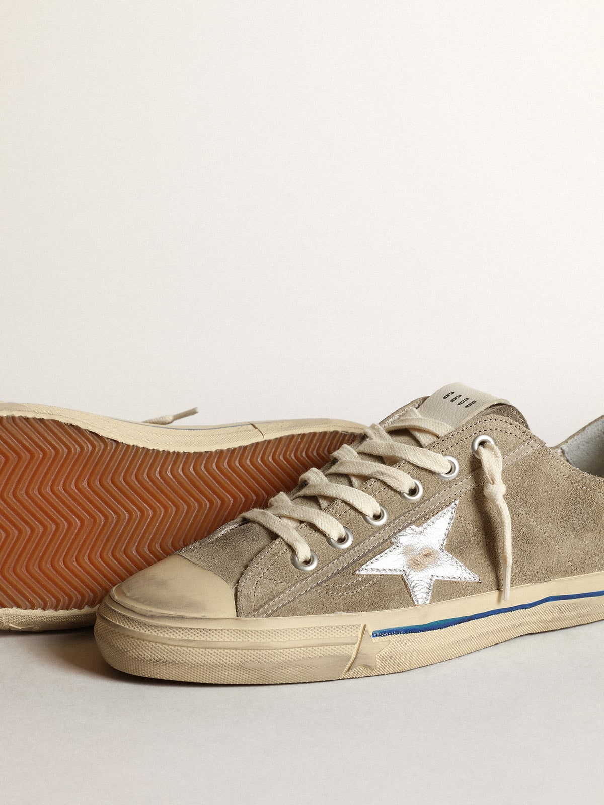 Golden Goose Men’s V-Star In Dove-Gray Suede With Silver Metallic Leather Star - Sneaker Türkiye