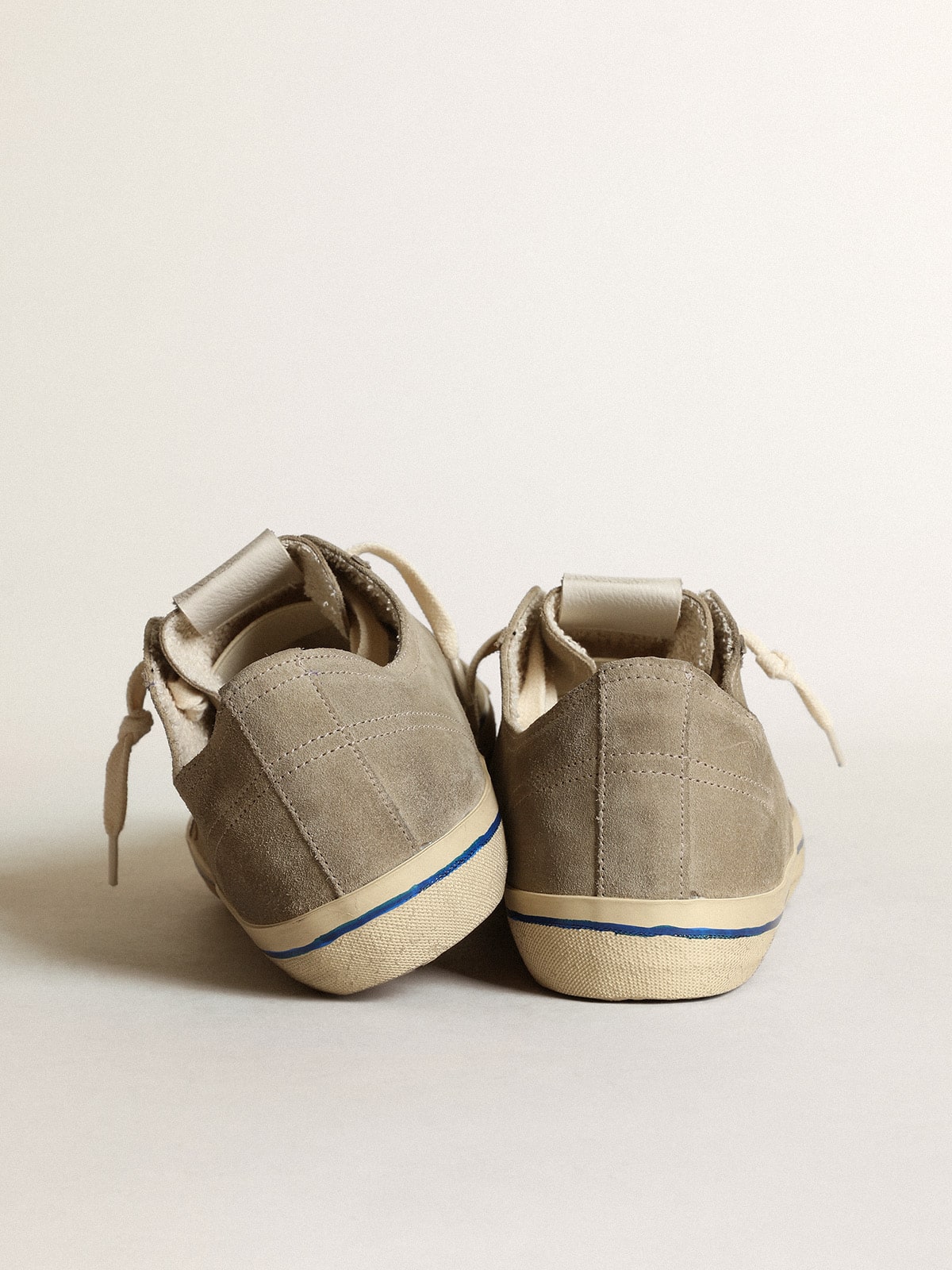 Golden Goose Men’s V-Star In Dove-Gray Suede With Silver Metallic Leather Star - Sneaker Türkiye