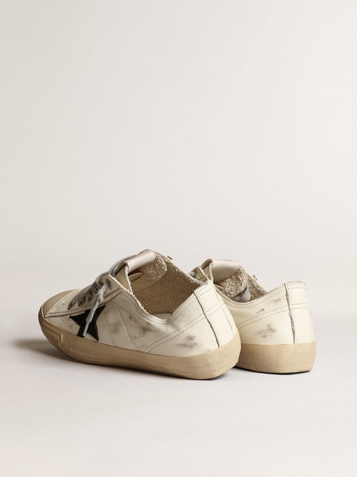 Golden Goose V-Star In Nappa Leather With Black Nubuck Leather Star - Sneaker Türkiye