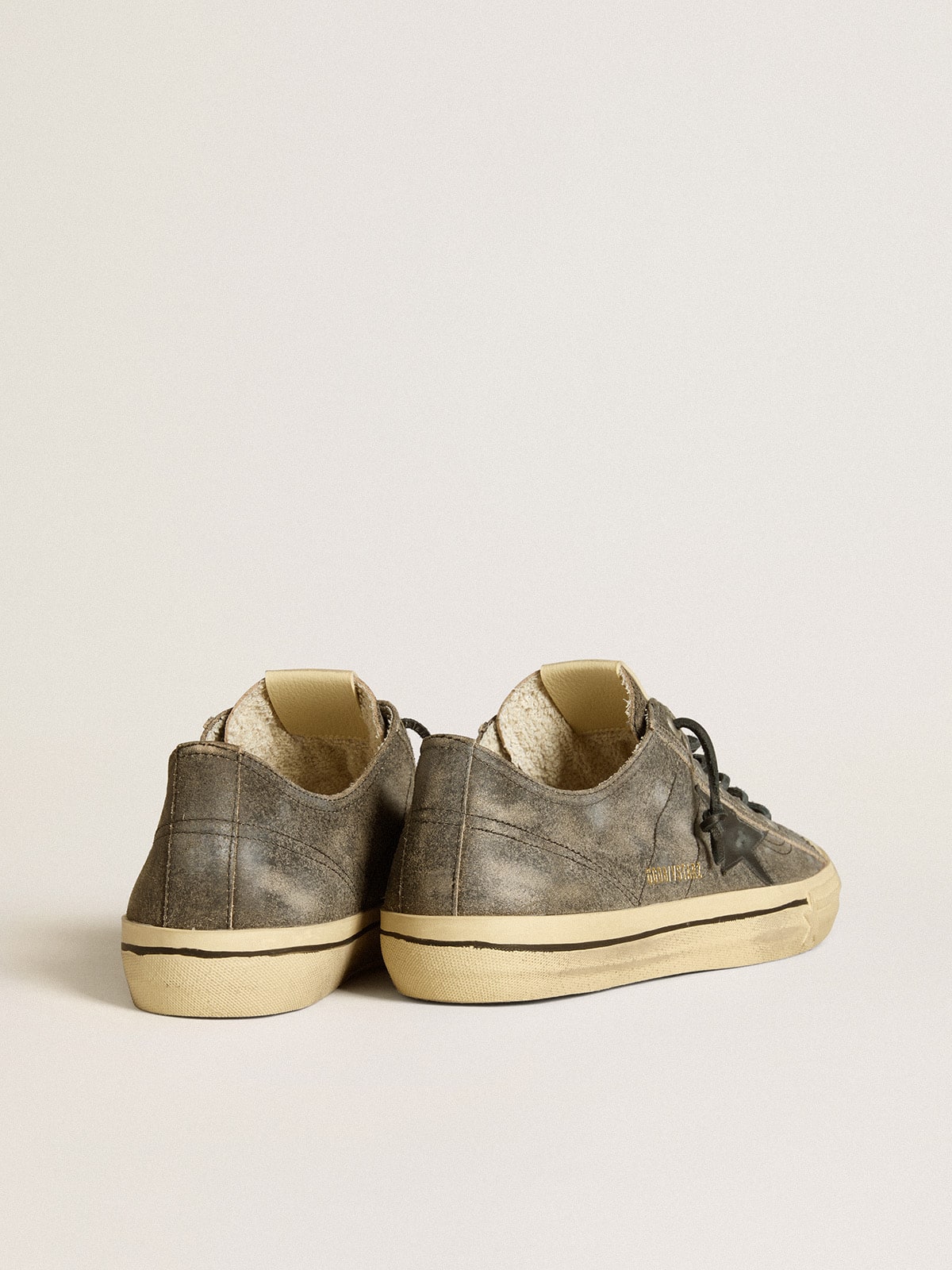 Golden Goose Men’s V-Star In Black Suede With Black Leather Star - Sneaker Türkiye