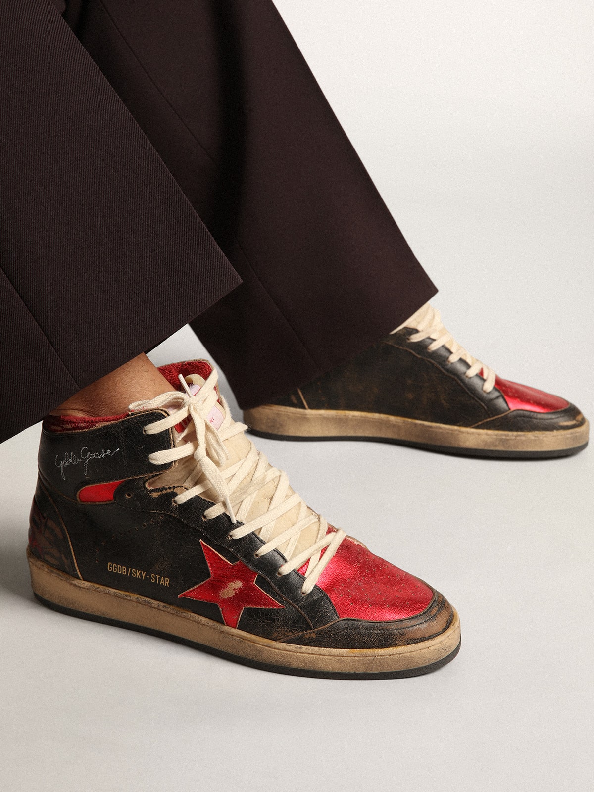 Golden Goose Men’s Sky-Star In Glossy Black Leather With Red Star - Sneaker Türkiye