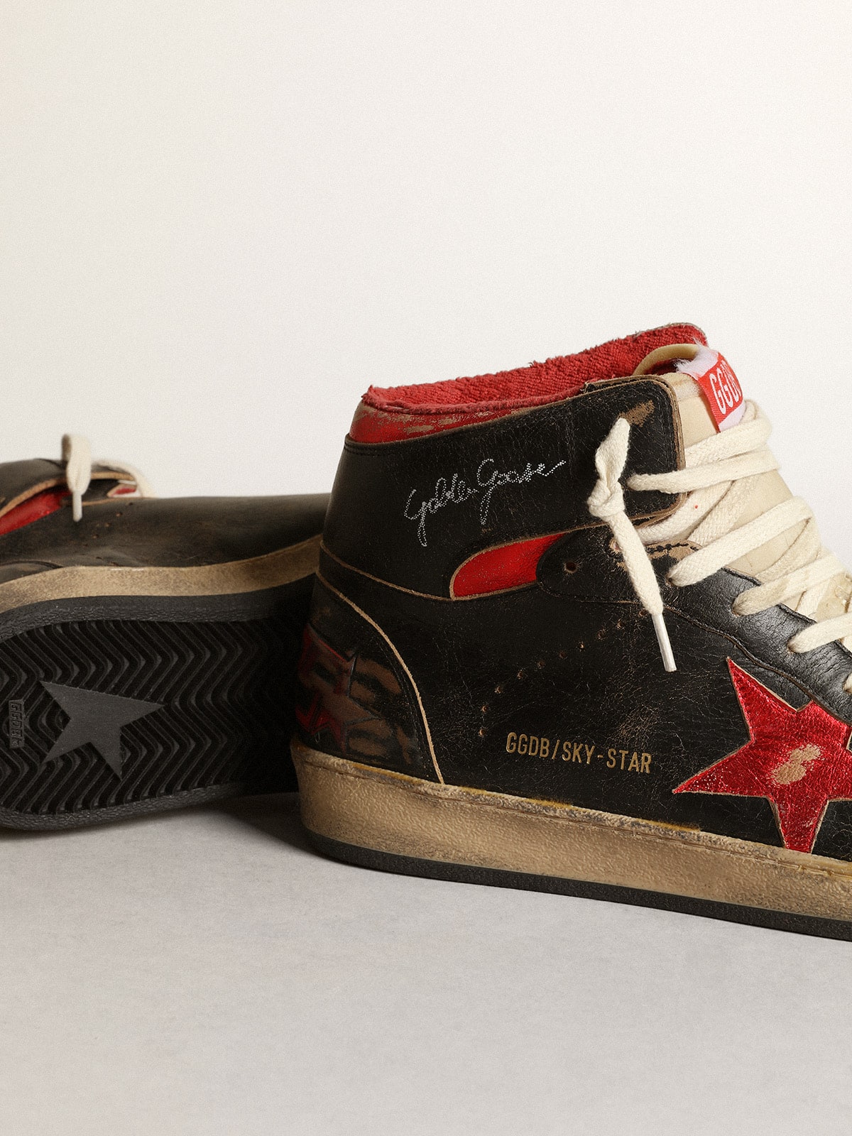 Golden Goose Men’s Sky-Star In Glossy Black Leather With Red Star - Sneaker Türkiye