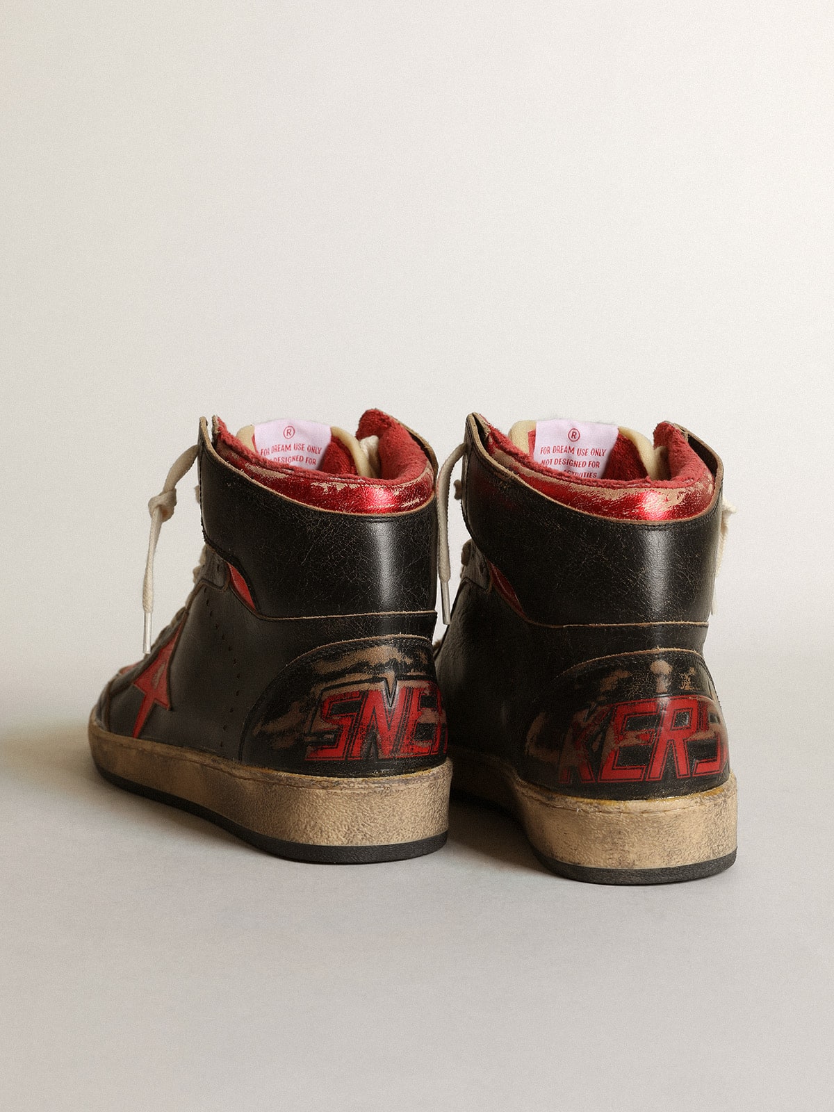 Golden Goose Men’s Sky-Star In Glossy Black Leather With Red Star - Sneaker Türkiye