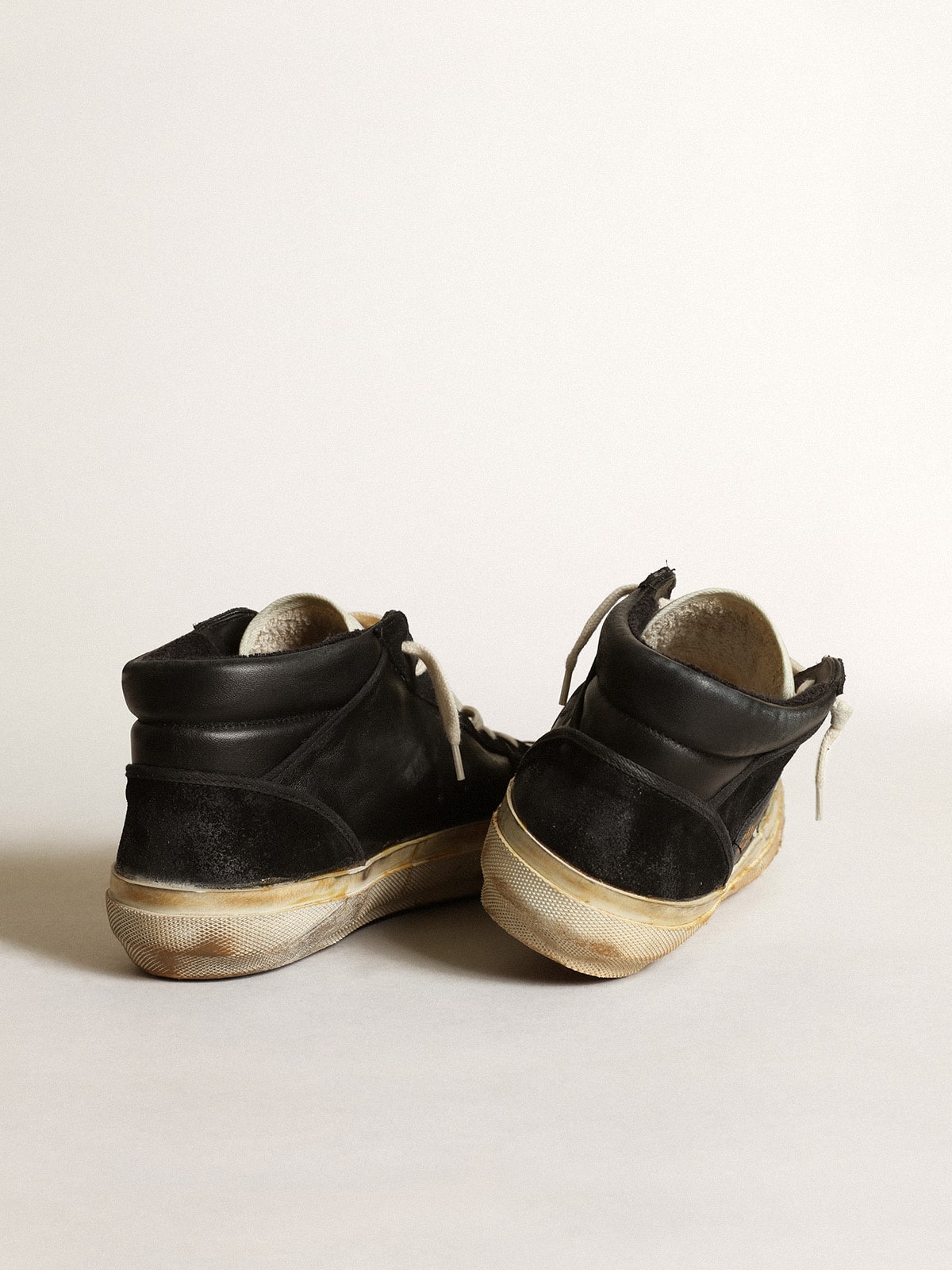 Golden Goose Men’s Mid Star In Black Nappa And Suede With White Leather Star - Sneaker Türkiye