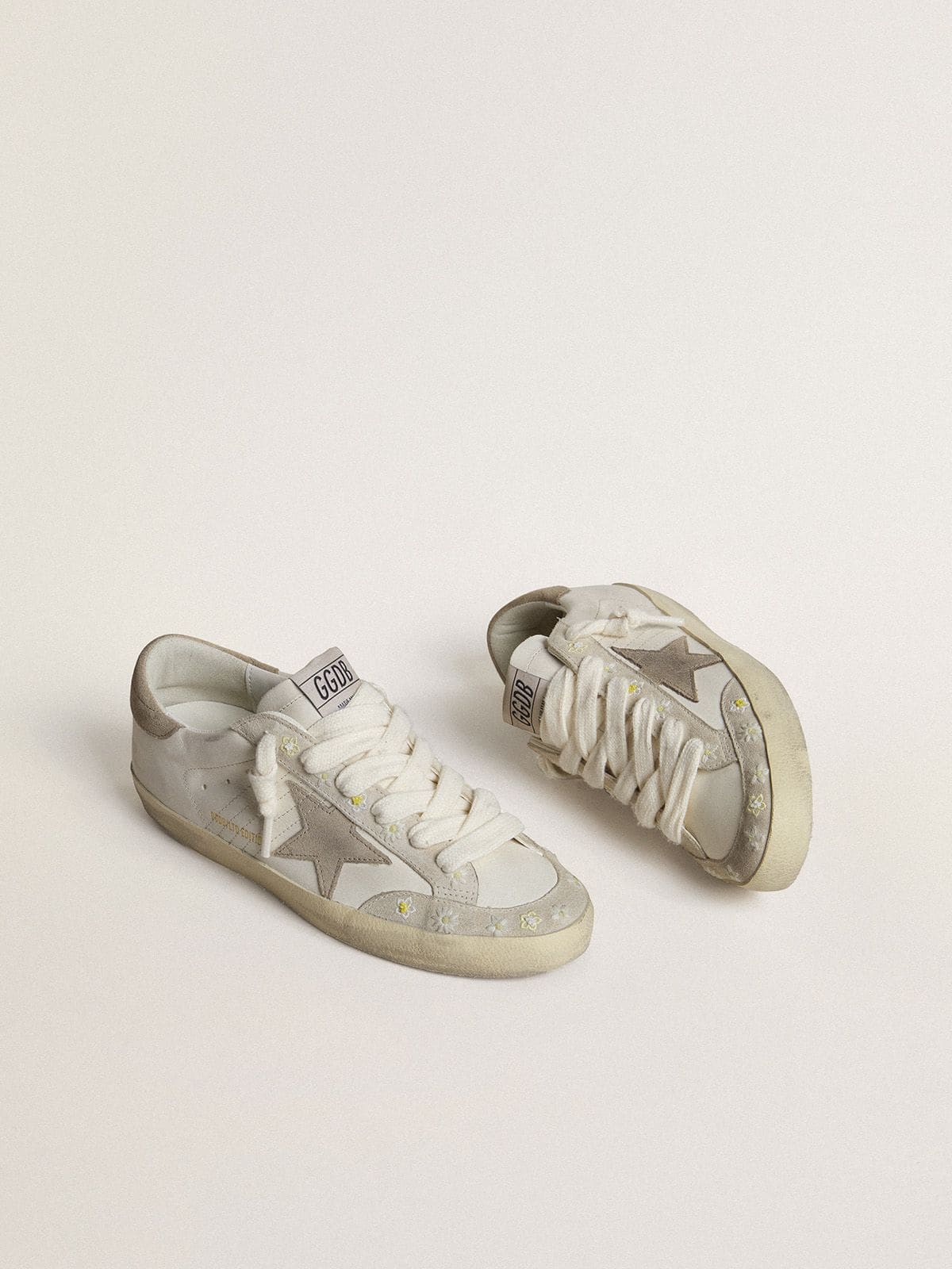 Golden Goose Women’s Super-Star LTD With Beige Suede Star And Heel Tab And Floral Embroidery - Sneaker Türkiye