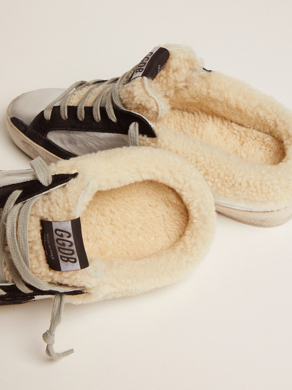 Golden Goose Women’s Super-Star Sabot In Silver Laminated Leather With Black Star - Sneaker Türkiye