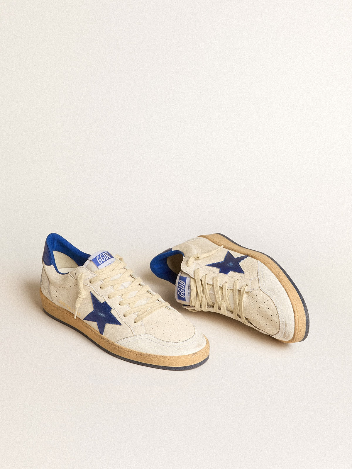 Golden Goose Women’s Ball Star Wishes In White Nappa Leather With Bright Blue Star And Heel Tab - Sneaker Türkiye