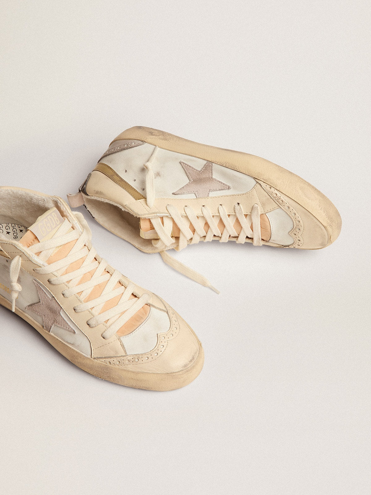 Golden Goose Women’s Mid Star With Star In Light Gray Suede And Gold Flash - Sneaker Türkiye