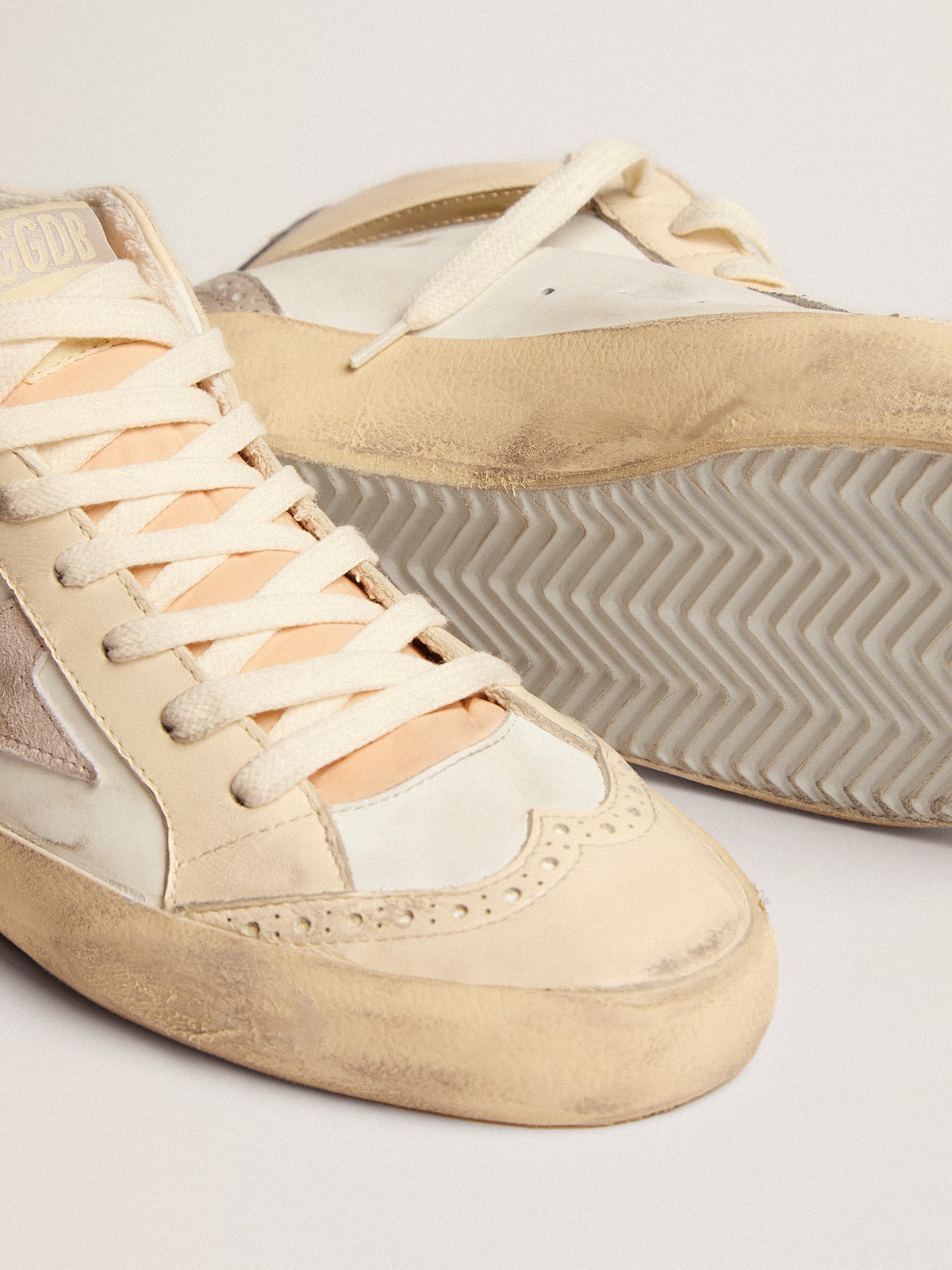 Golden Goose Women’s Mid Star With Star In Light Gray Suede And Gold Flash - Sneaker Türkiye
