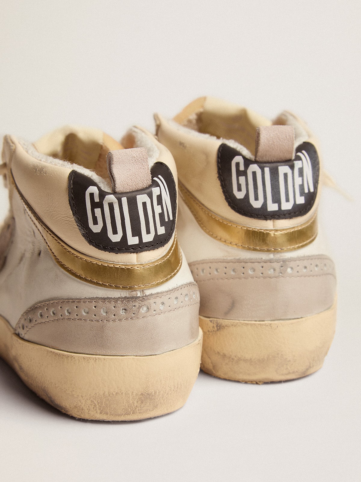 Golden Goose Women’s Mid Star With Star In Light Gray Suede And Gold Flash - Sneaker Türkiye