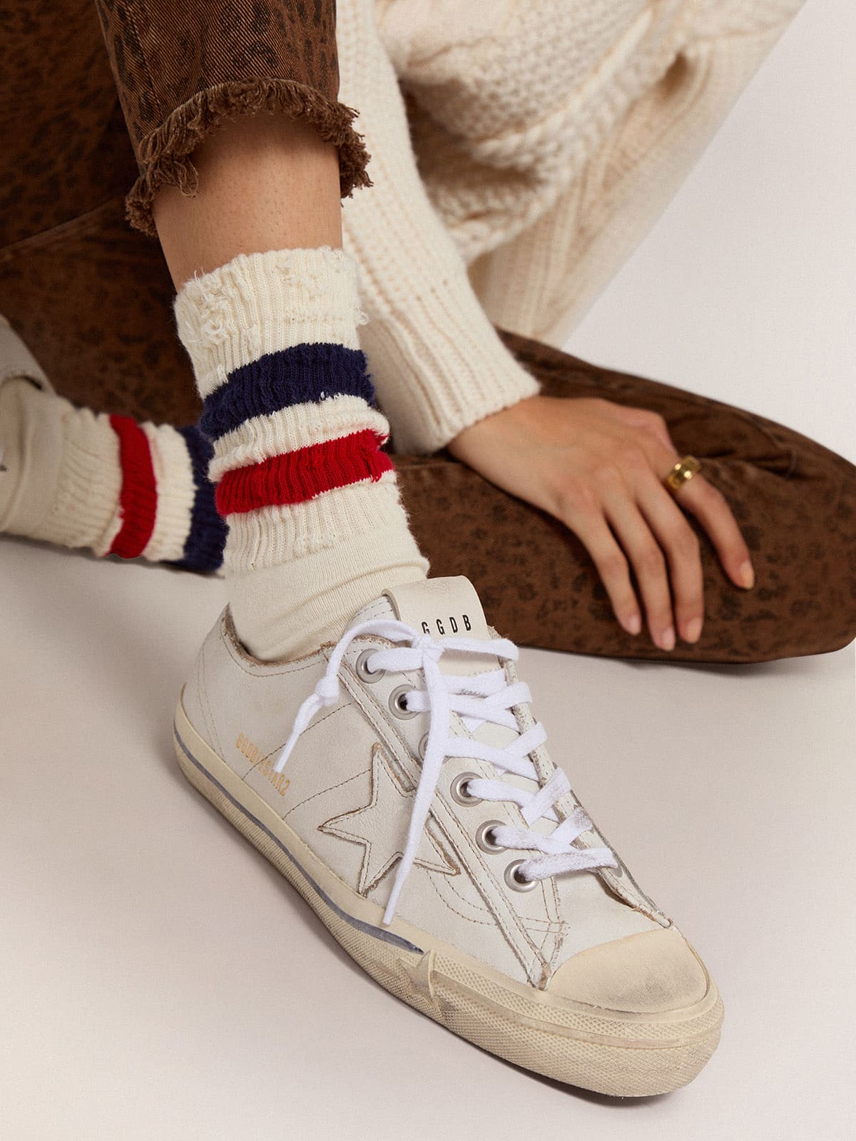 Golden Goose Women’s V-Star In Vintage Effect Leather - Sneaker Türkiye