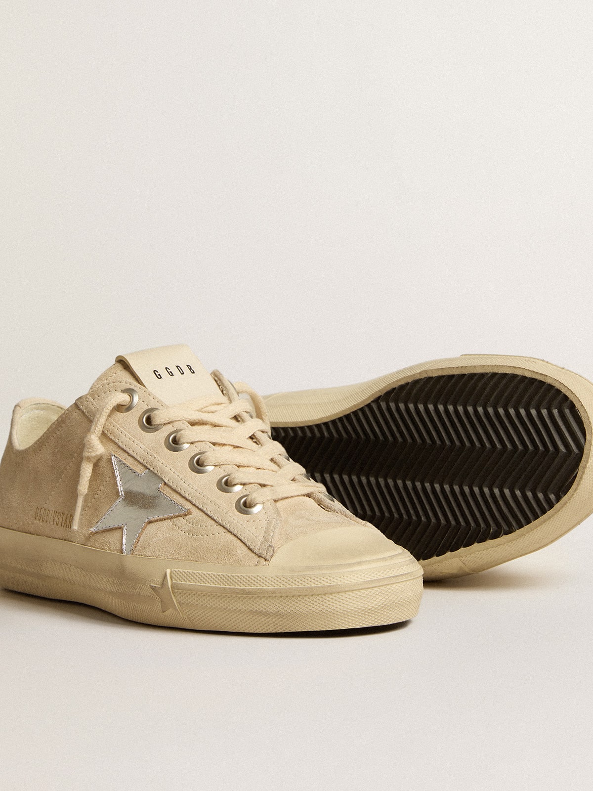 Golden Goose Women’s V-Star In Pearl Suede With Silver Metallic Leather Star - Sneaker Türkiye