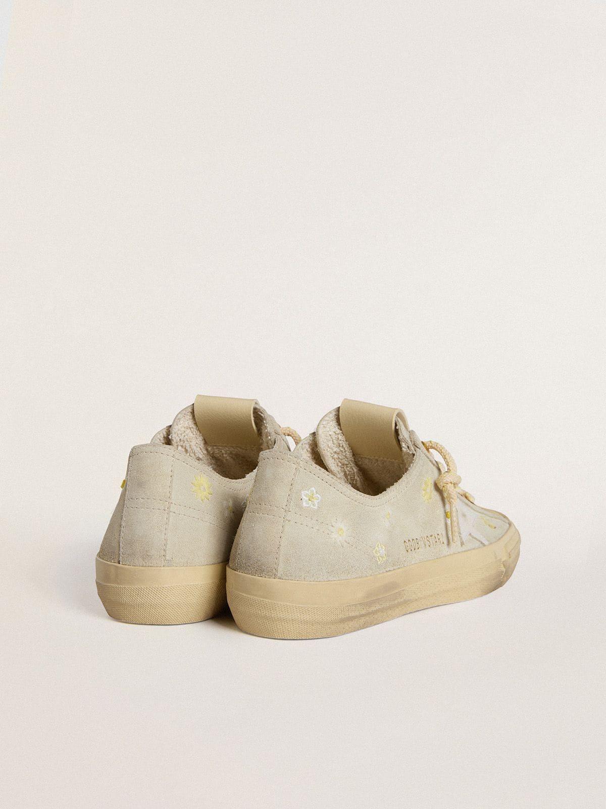 Golden Goose Women’s V-Star In Ice-Gray Suede With White Leather Star And Floral Embroidery - Sneaker Türkiye