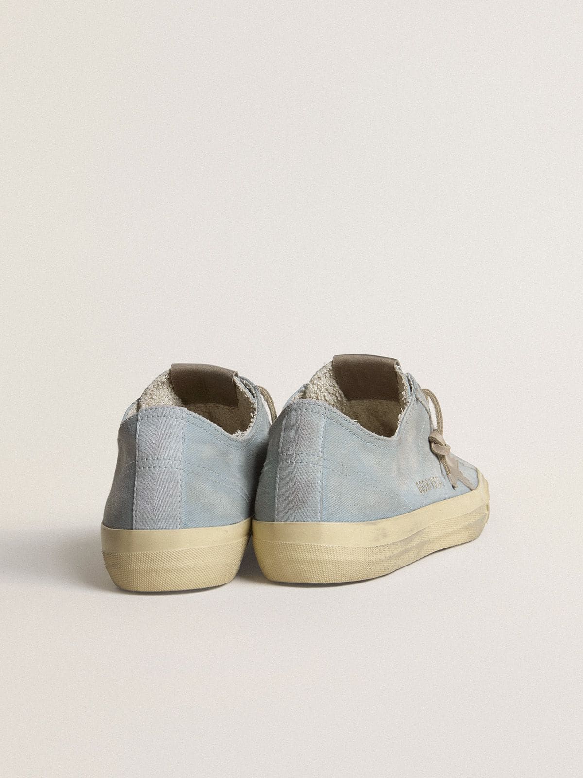 Golden Goose Women’s V-Star In Light Blue Canvas With Dove-Gray Leather Star - Sneaker Türkiye