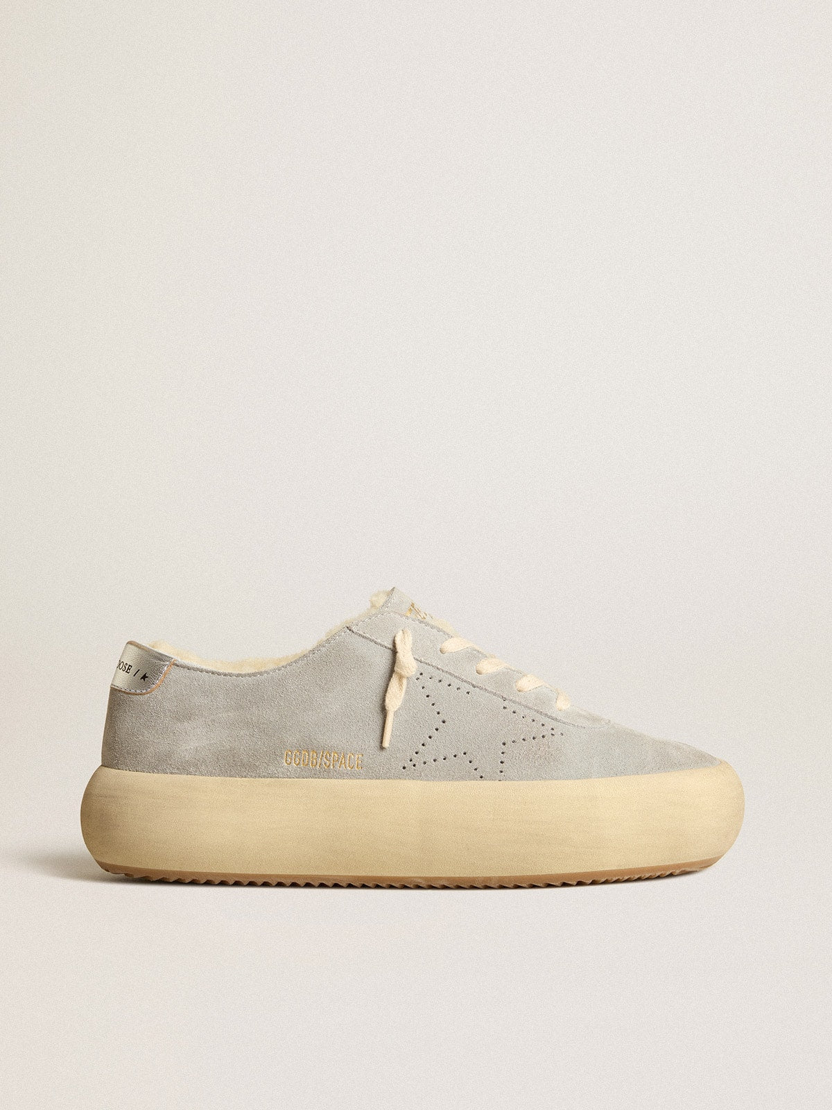 Golden Goose Women’s Space-Star Shoes In Ice-Gray Suede With Shearling Lining - Sneaker Türkiye