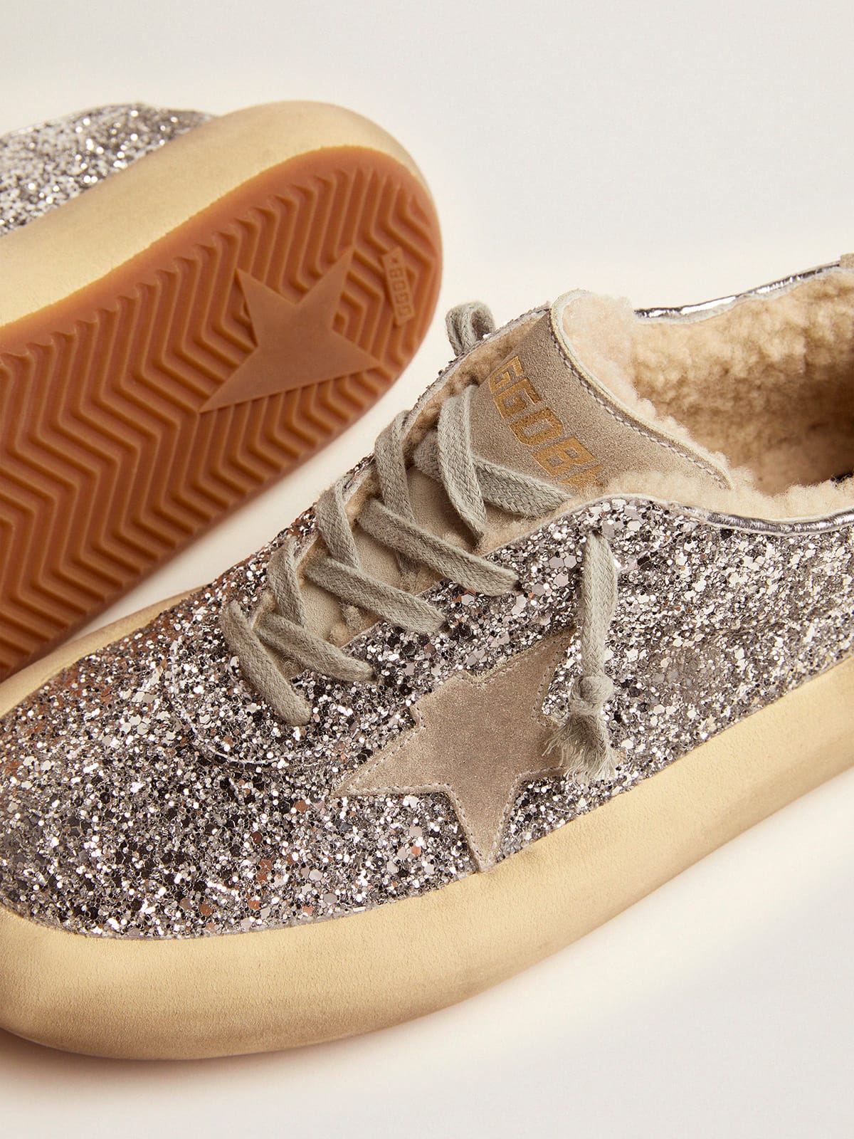 Golden Goose Women’s Space-Star Shoes In Silver Glitter With Shearling Lining - Sneaker Türkiye