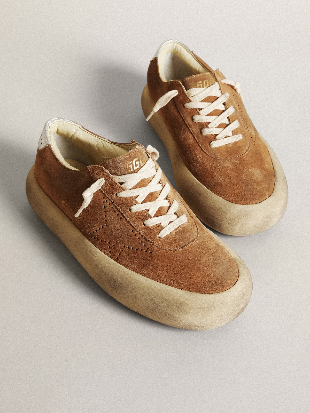 Golden Goose Women’s Space-Star In Tobacco-Colored Suede With Perforated Star - Sneaker Türkiye