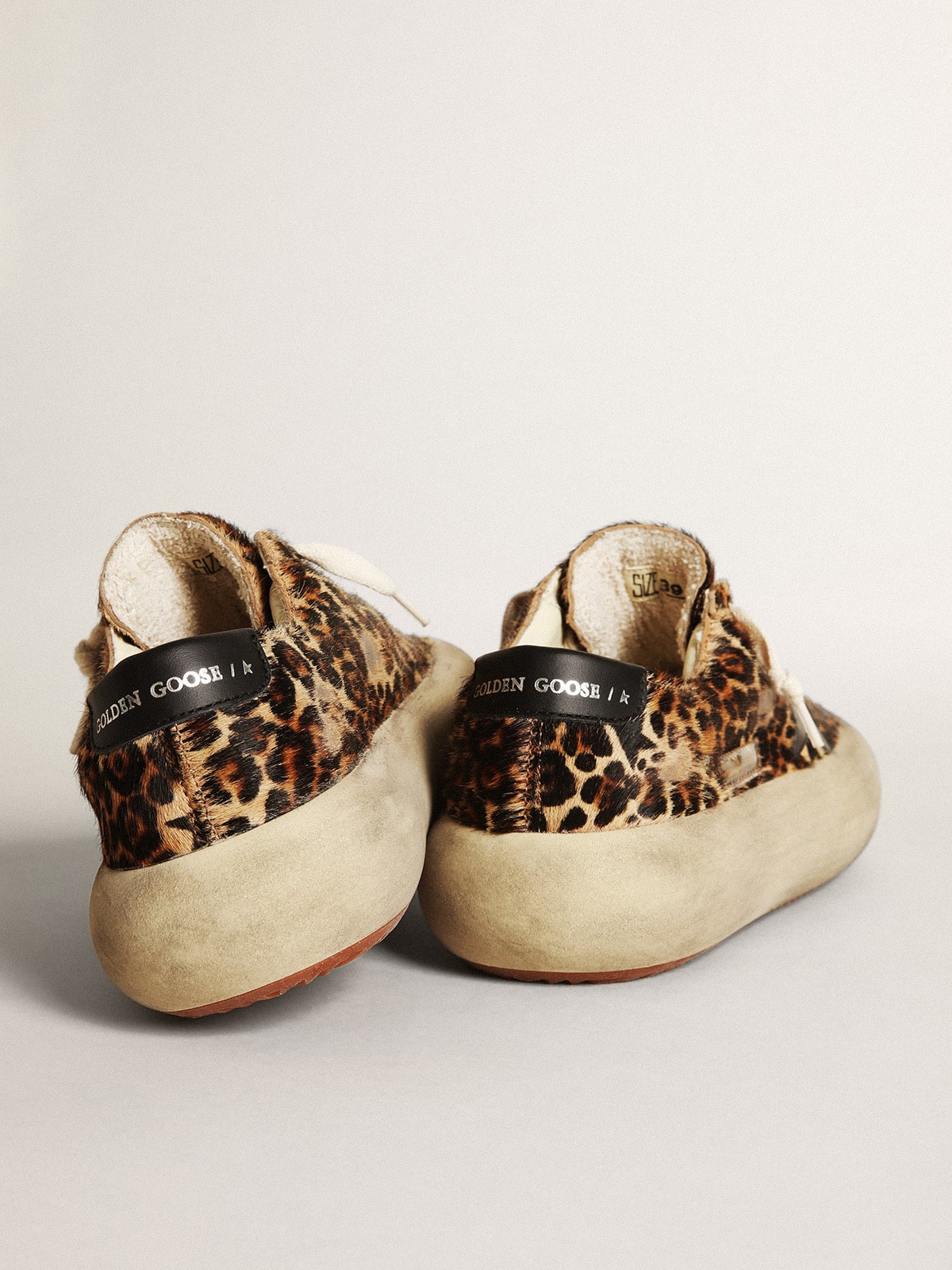Golden Goose Women’s Space-Star In Leopard Print Pony Skin With Black Star - Sneaker Türkiye