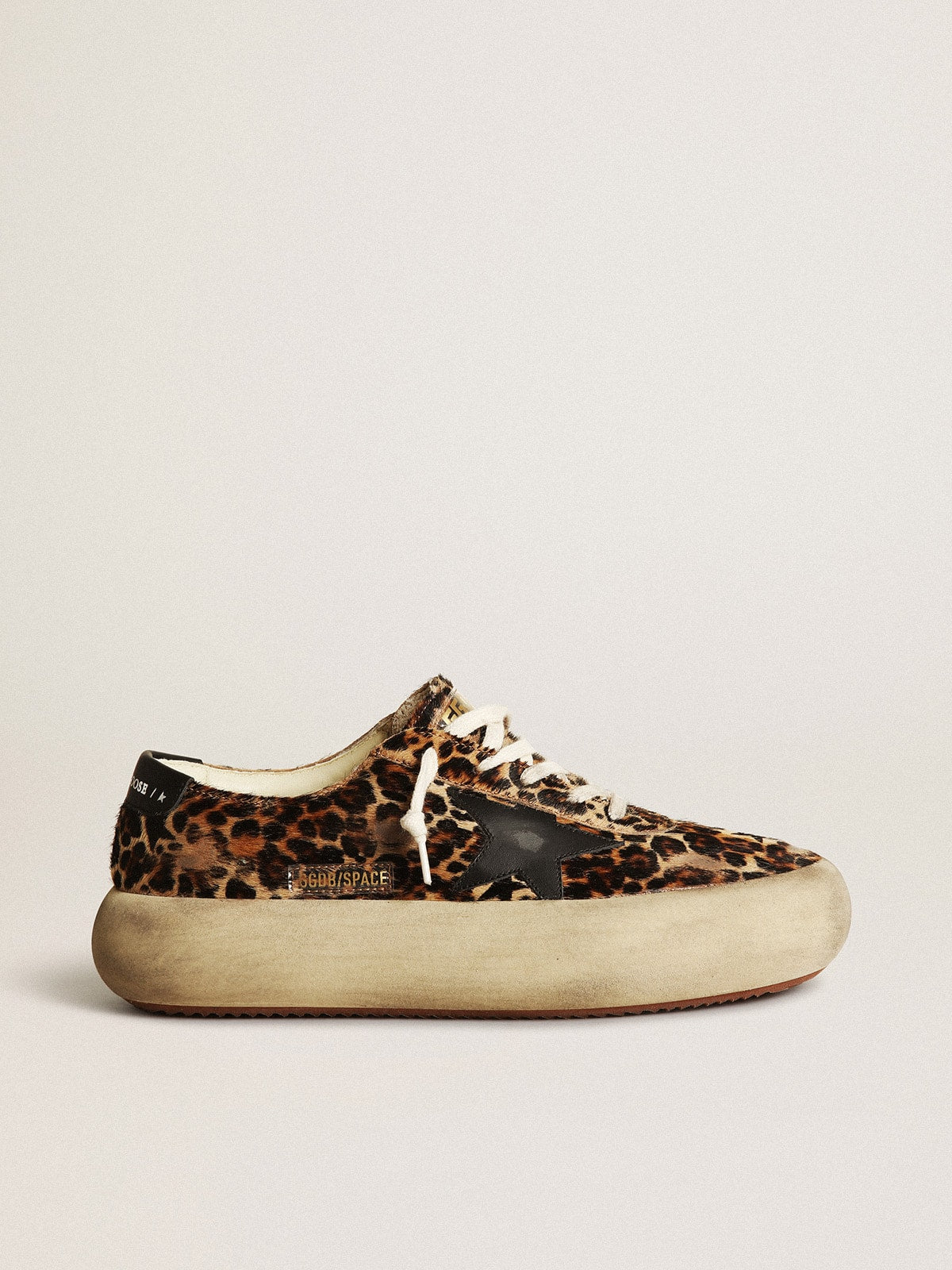 Golden Goose Women’s Space-Star In Leopard Print Pony Skin With Black Star - Sneaker Türkiye
