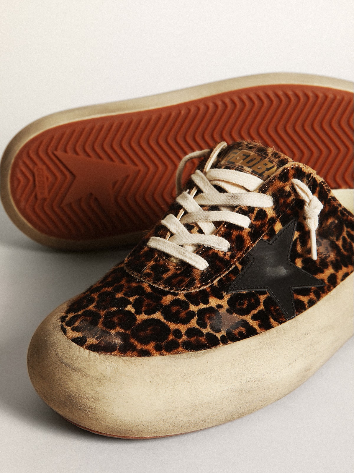 Golden Goose Women’s Space-Star Sabot In Leopard Print Pony Skin With Black Star - Sneaker Türkiye