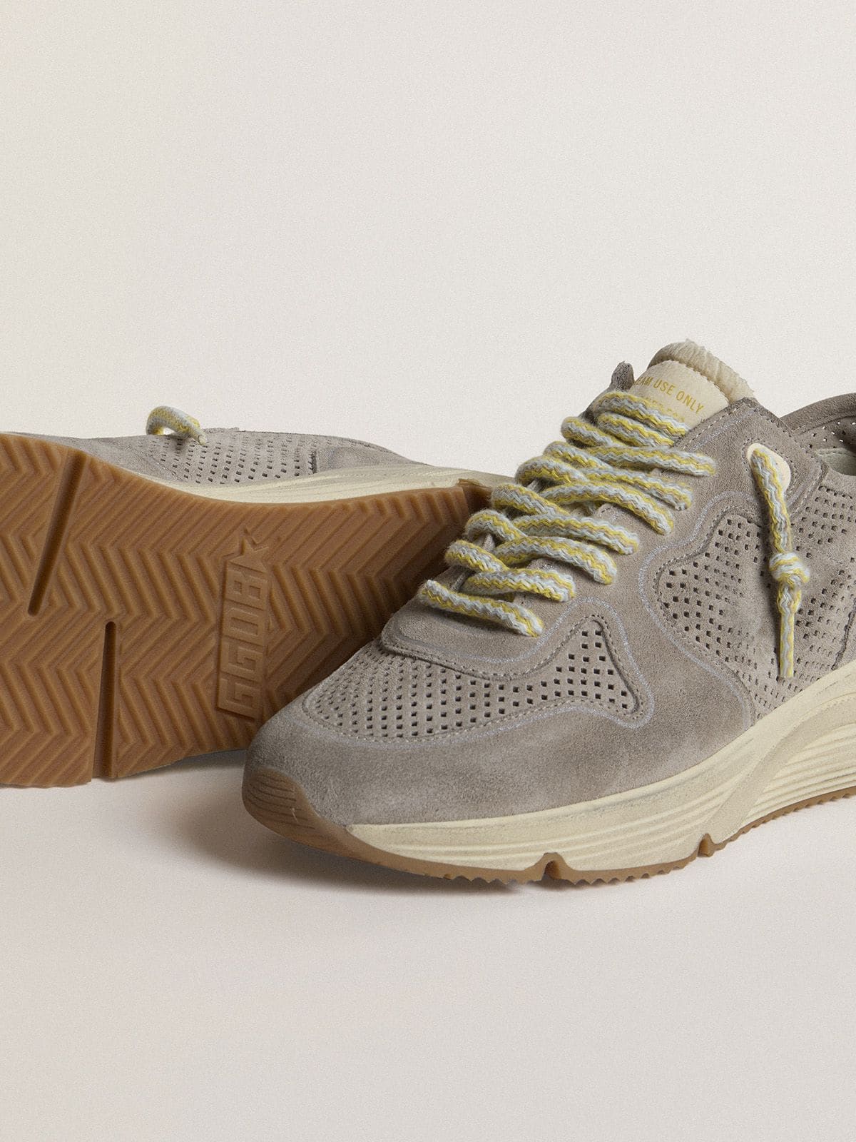 Golden Goose Women’s Running Sole In Gray Suede With Gray Suede Star And Heel Tab - Sneaker Türkiye