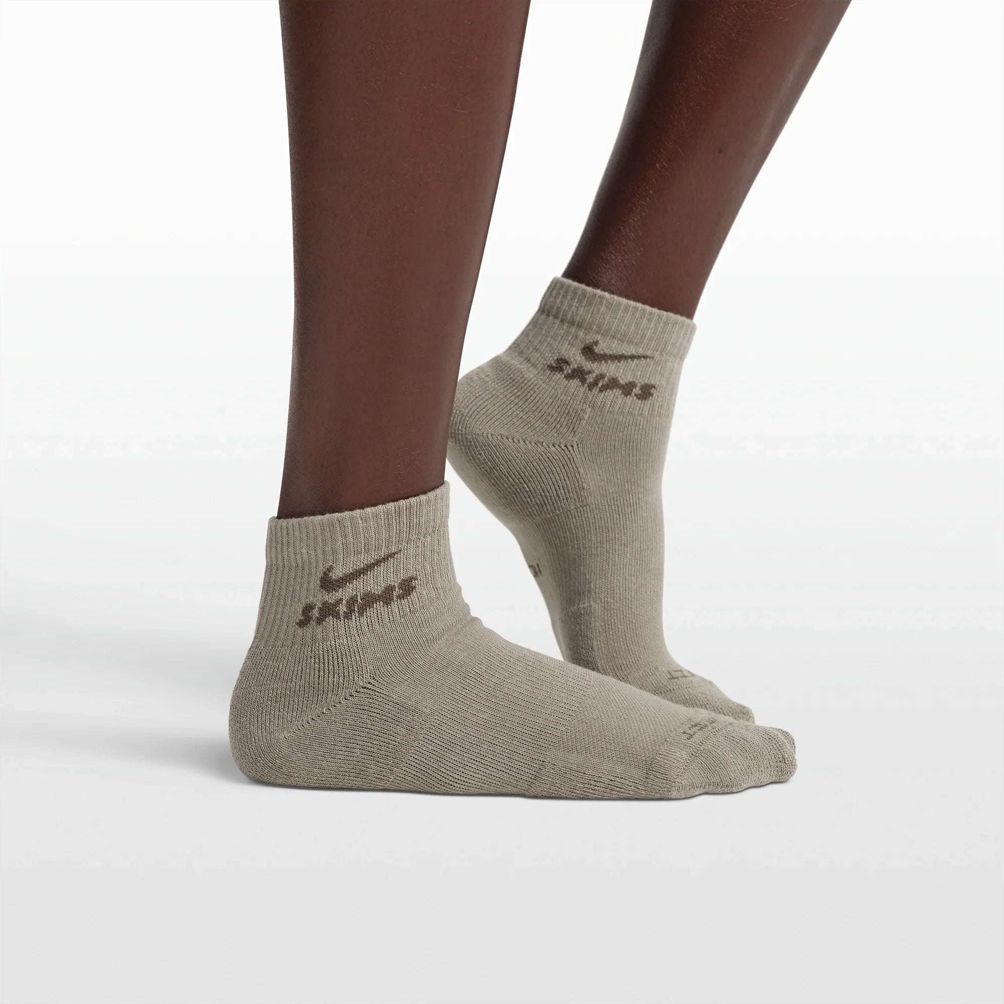NikeSKIMS ACCESSORIES DRI-FIT QUARTER CREW SOCK 3-PACK | HIMALAYAN MULTI - Sneaker Türkiye