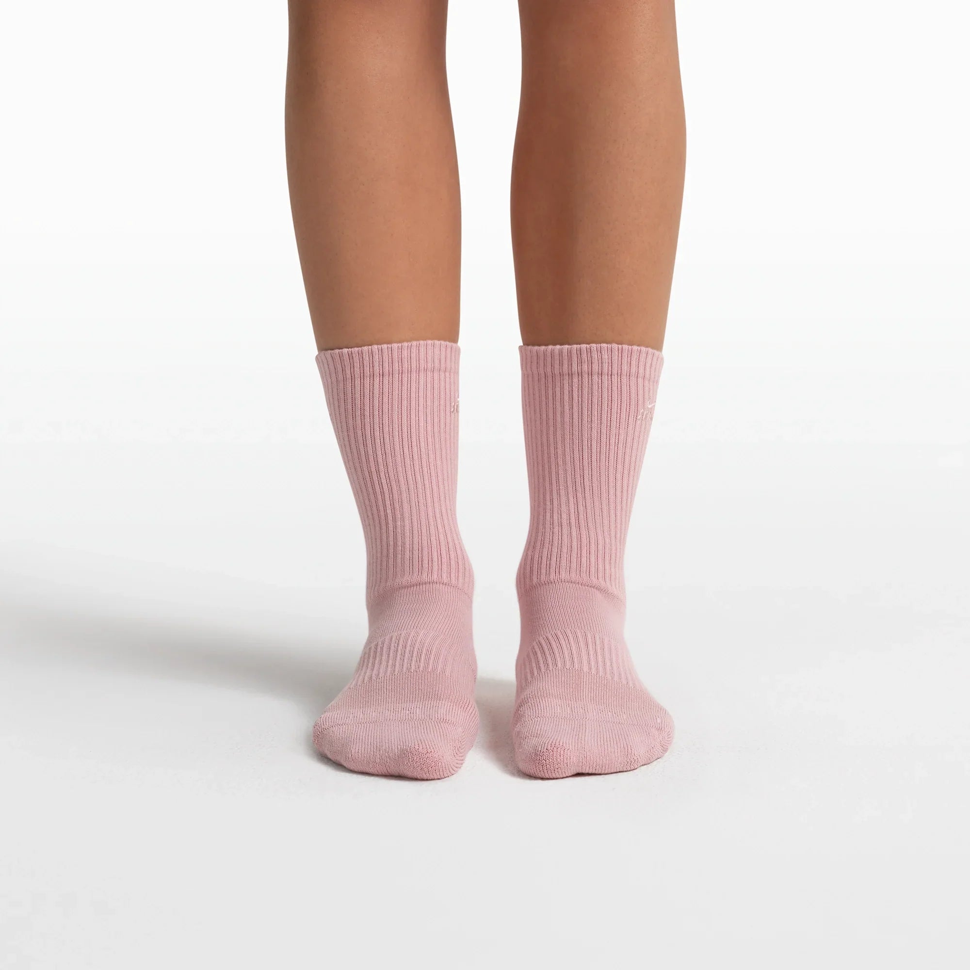NikeSKIMS ACCESSORIES DRI-FIT PILATES GRIP CREW SOCK | HIMALAYAN - Sneaker Türkiye