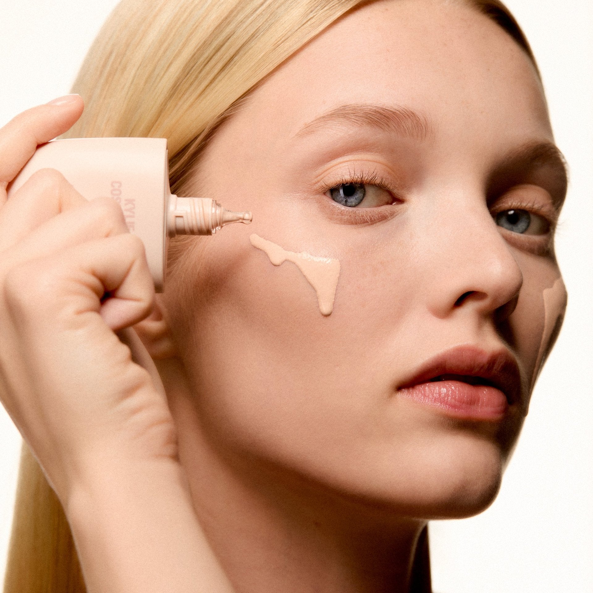 Kylie Skin Tint Blurring Elixir And Brush Duo - Sneaker Türkiye