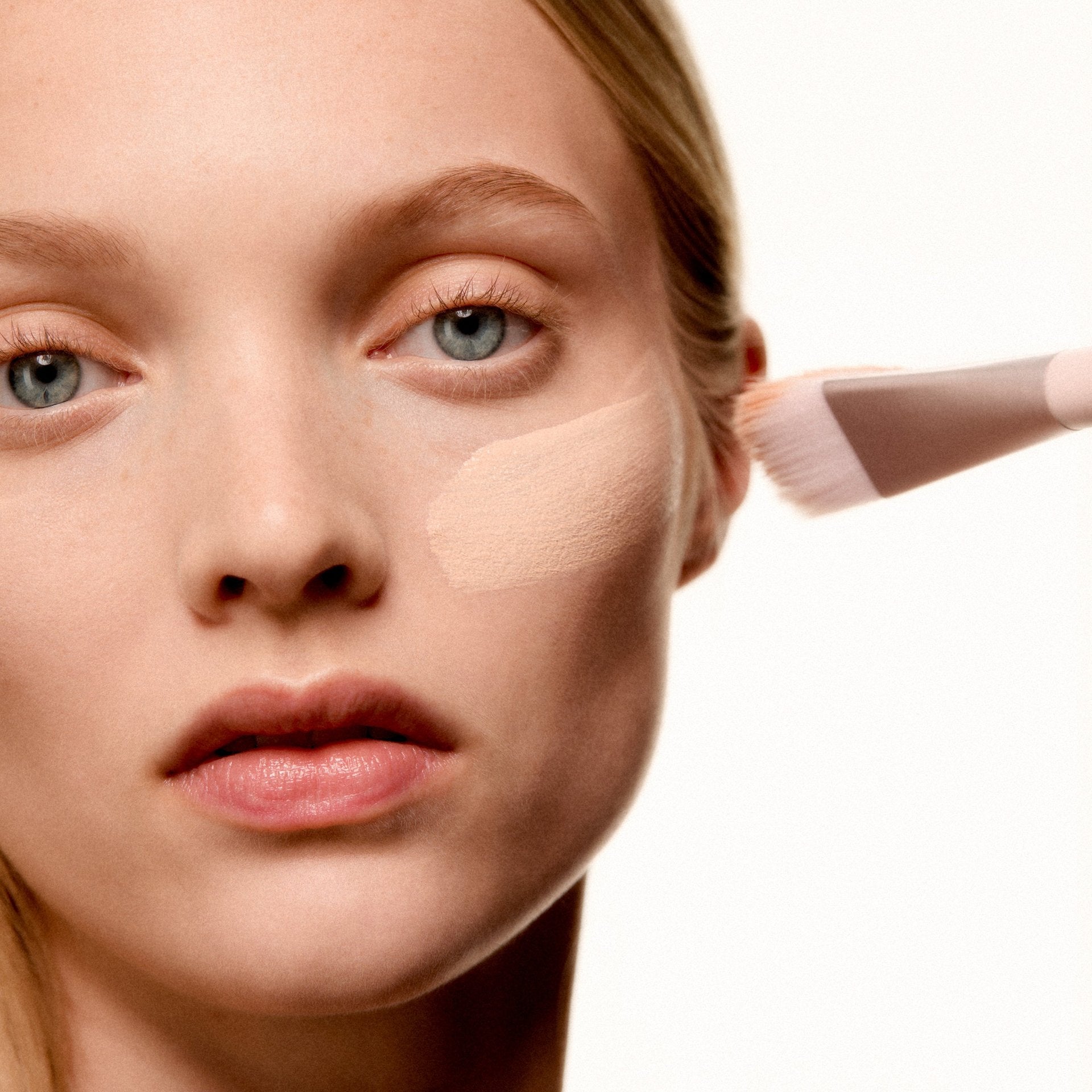 Kylie Skin Tint Brush 03 - Sneaker Türkiye