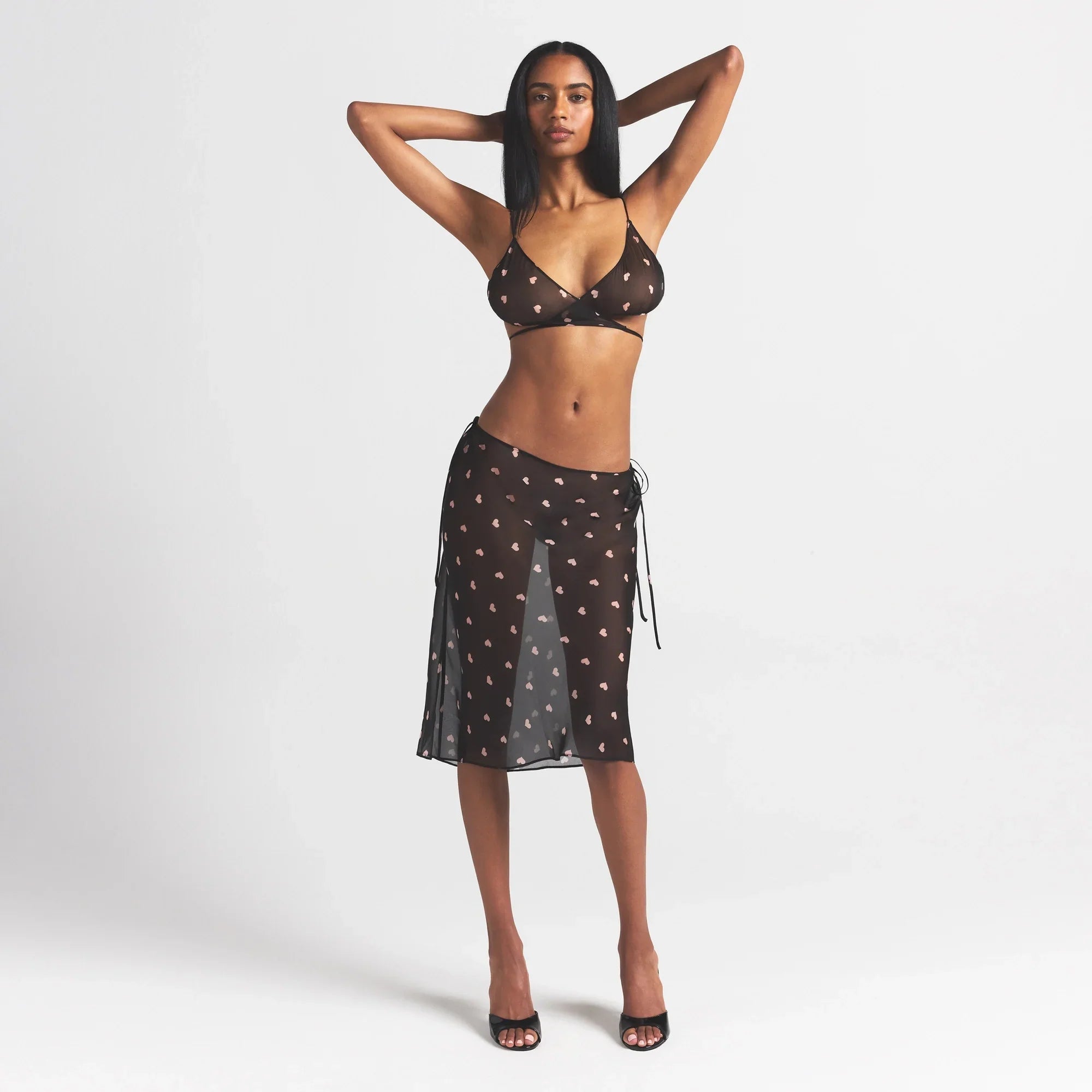 SKIMS ROMANCE TIE SIDE MIDI SKIRT | OBSIDIAN SPACED HEARTS - Sneaker Türkiye