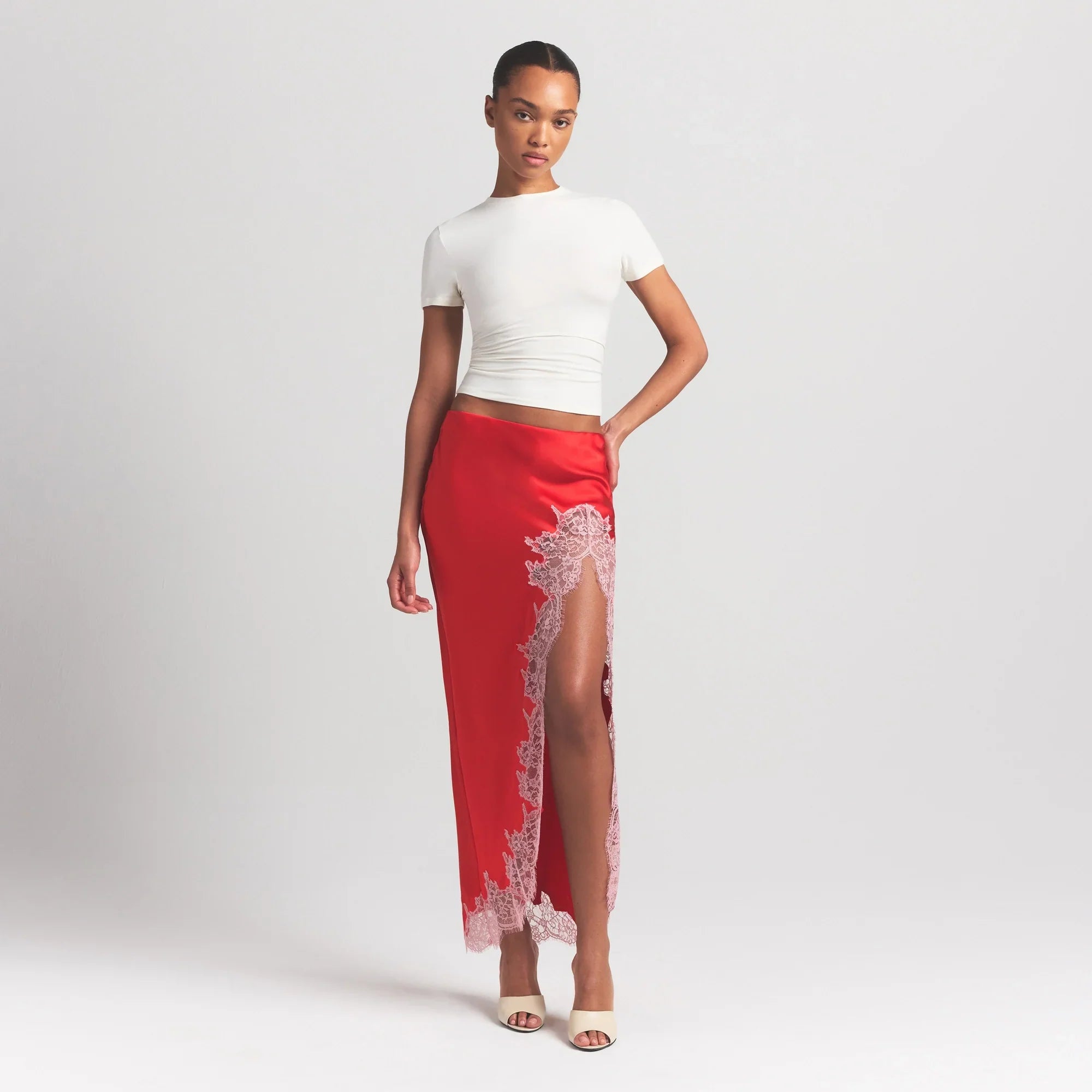SKIMS SILK LACE SLIP MIDI SKIRT | RUBY CONTRAST - Sneaker Türkiye