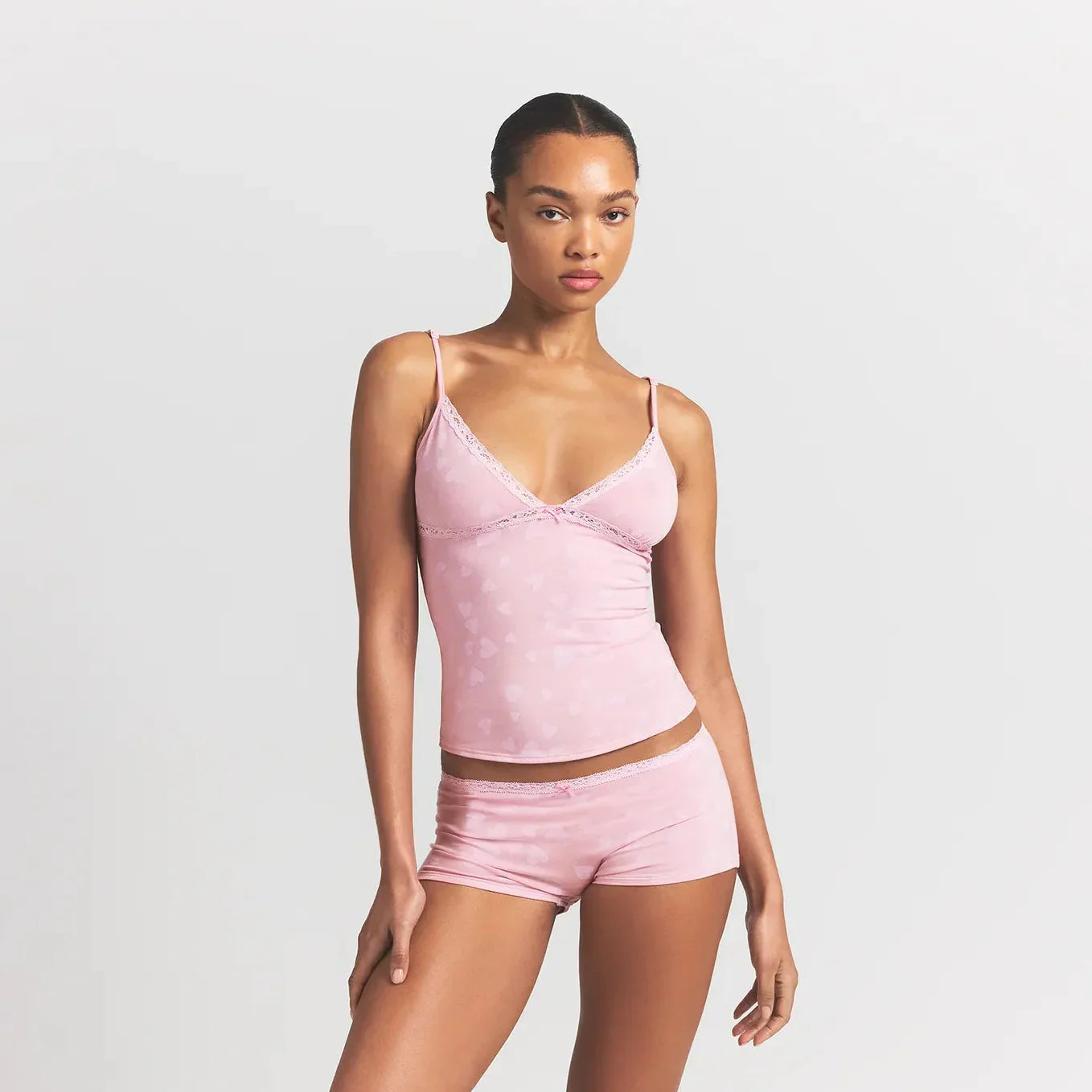 SKIMS LIGHTWEIGHT COTTON LACE CAMI AND BOY SHORT SET | HALITE CLUSTERED HEARTS - Sneaker Türkiye