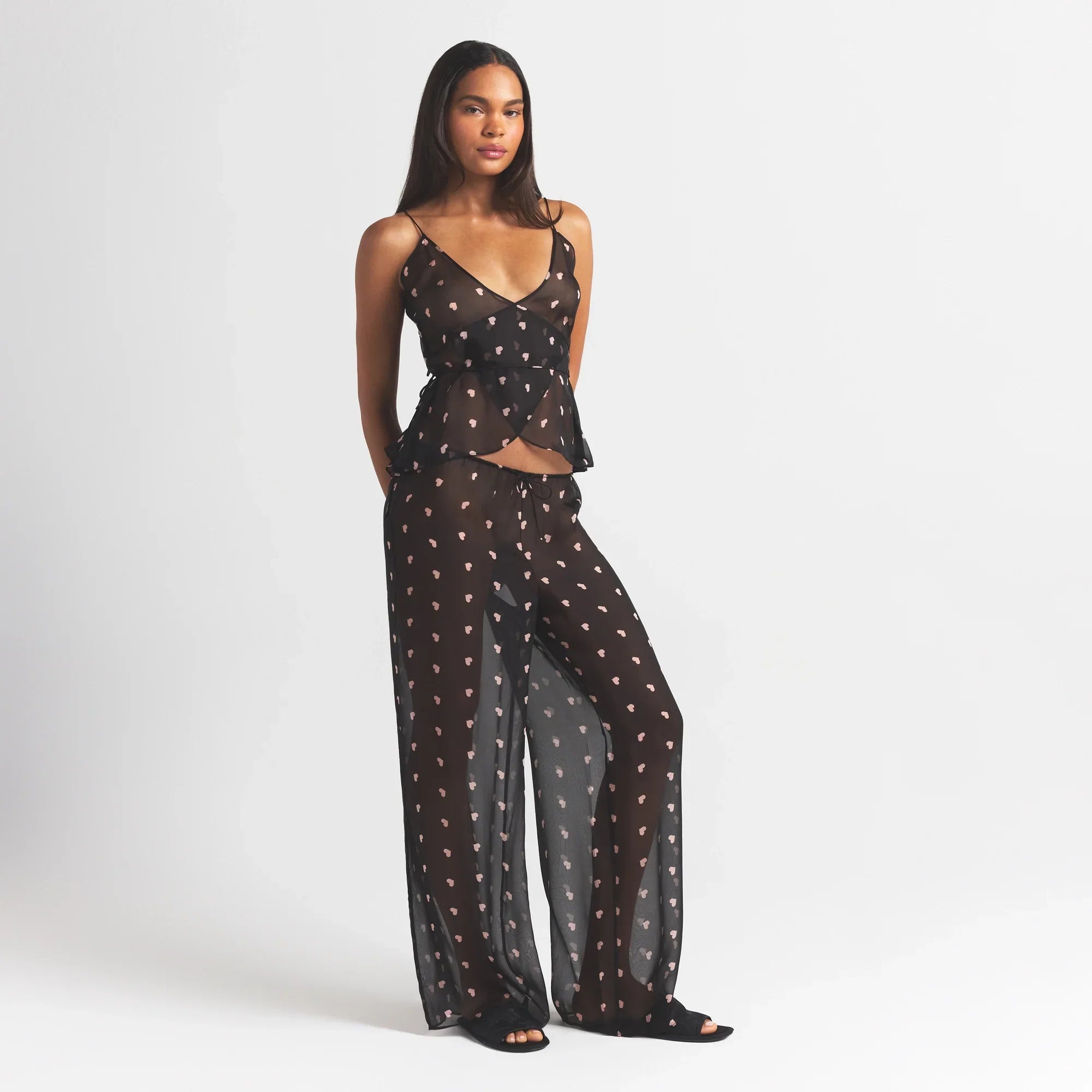 SKIMS ROMANCE WRAP CAMI TOP | OBSIDIAN SPACED HEARTS - Sneaker Türkiye