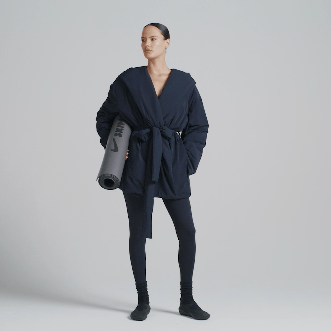 NikeSKIMS WOVEN NYLON WRAP COAT | OBSIDIAN - Sneaker Türkiye