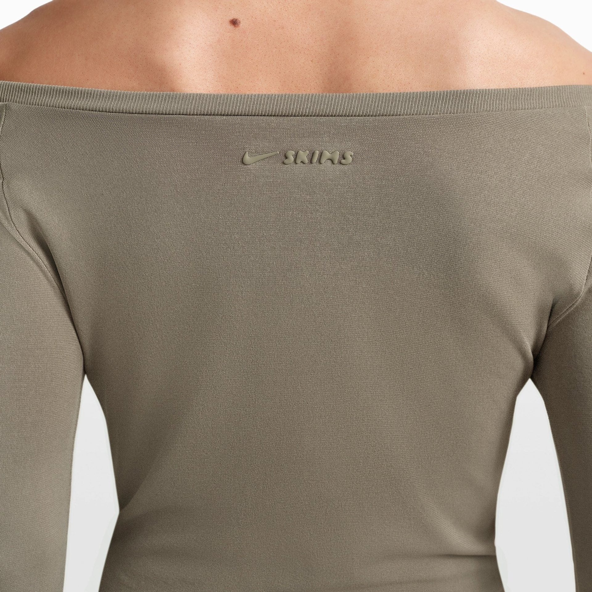 NikeSKIMS STRETCH KNIT LONG SLEEVE BOATNECK TOP | DUNE - Sneaker Türkiye