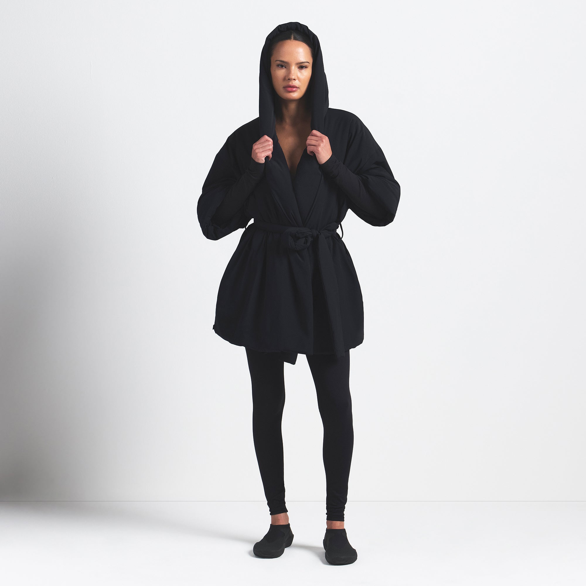 NikeSKIMS WOVEN NYLON WRAP COAT | OBSIDIAN - Sneaker Türkiye