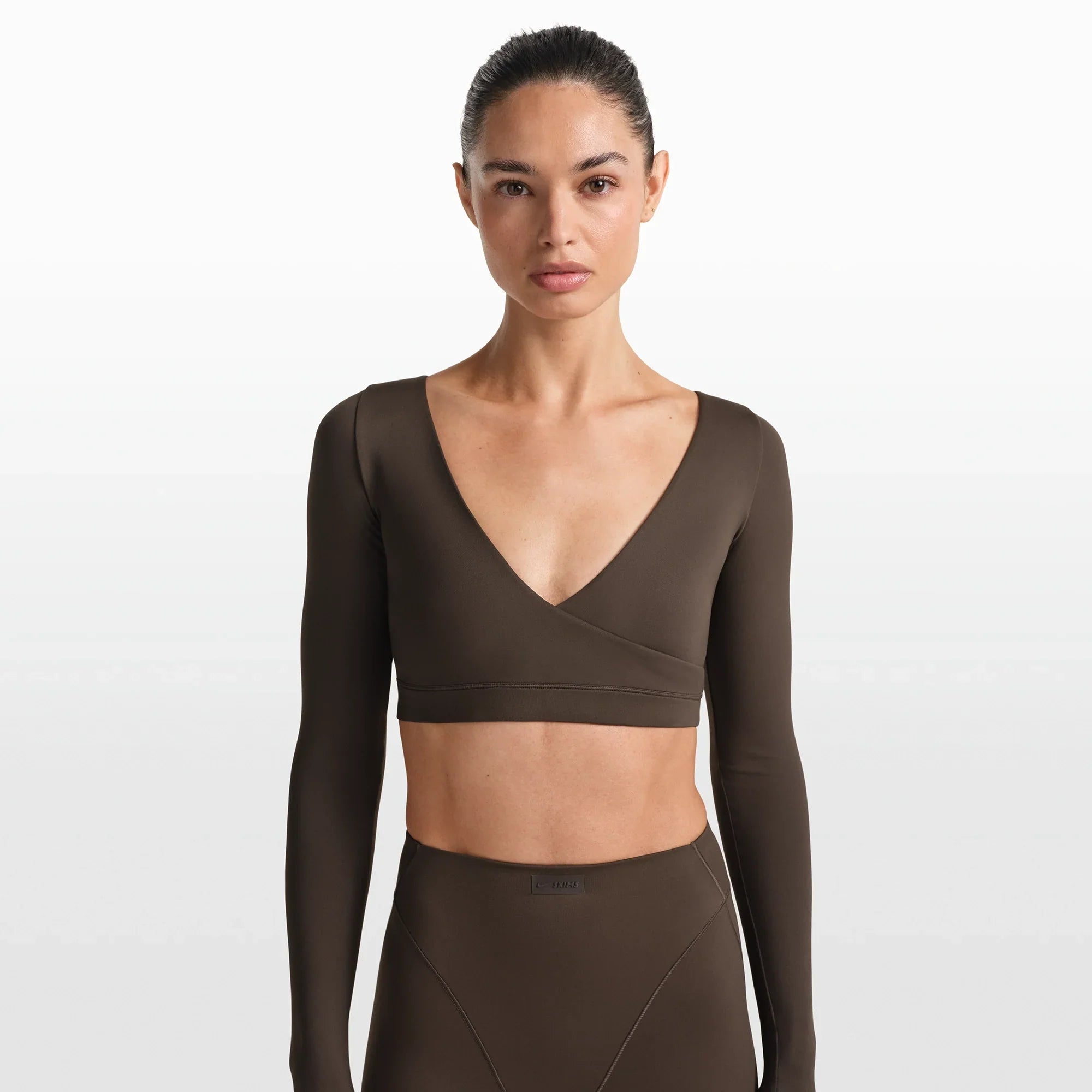 NikeSKIMS MATTE WRAP LONG SLEEVE CROPPED TOP | DARK SEPIA - Sneaker Türkiye