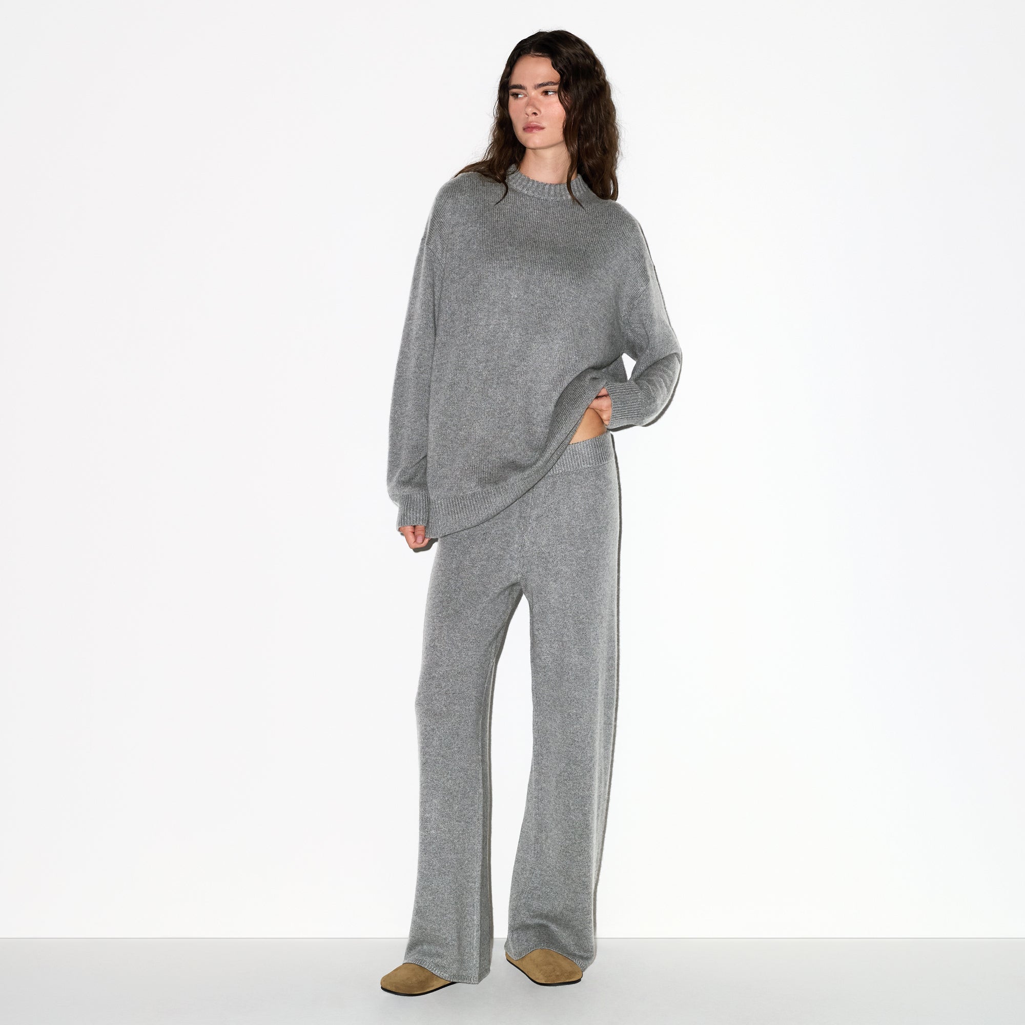 SKIMS CASHMERE OVERBedenD SWEATER | DARK HEATHER GREY - Sneaker Türkiye