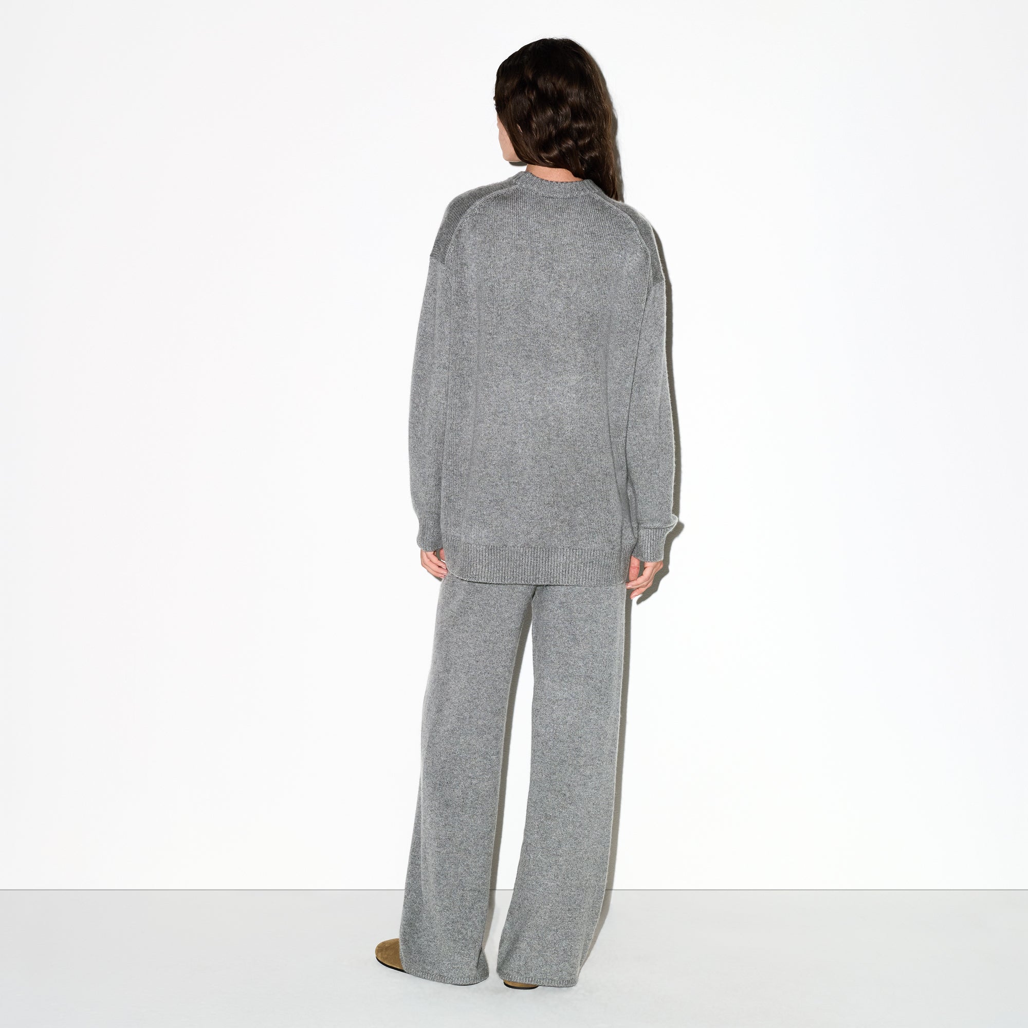 SKIMS CASHMERE OVERBedenD SWEATER | DARK HEATHER GREY - Sneaker Türkiye