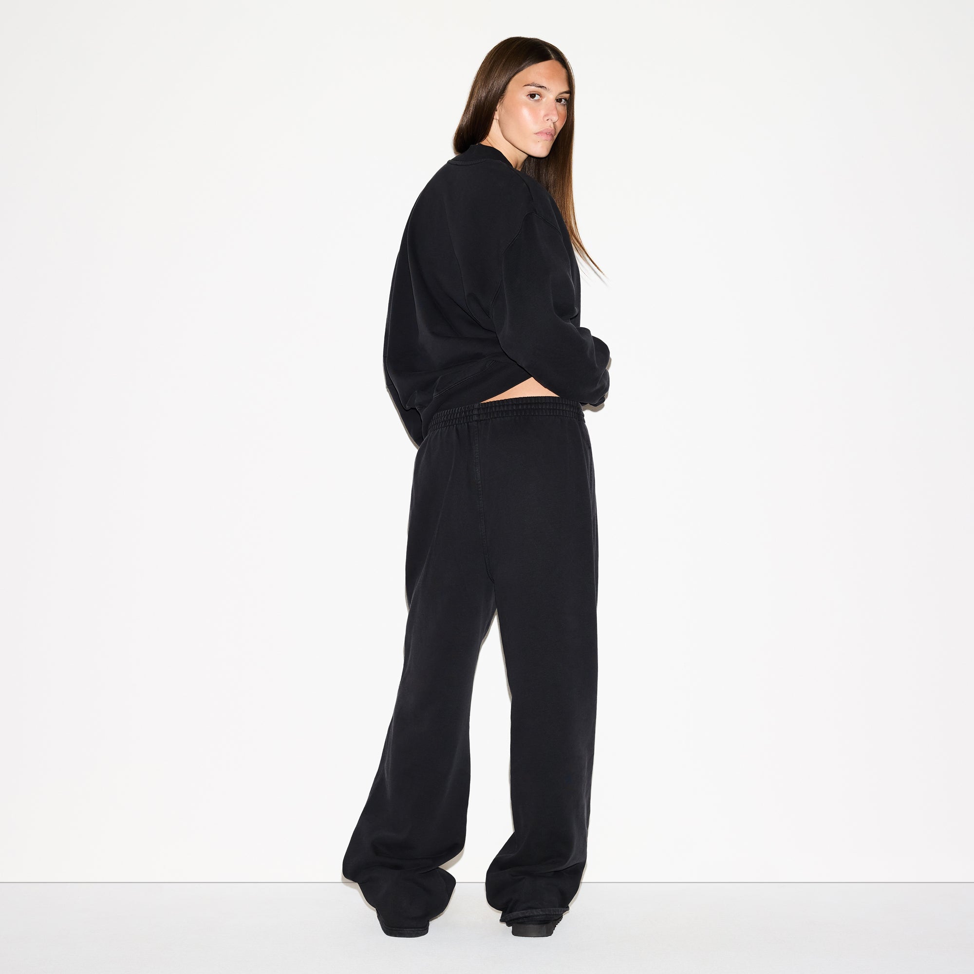 SKIMS BOYFRIEND FLEECE OVERBedenD V NECK PULLOVER | WASHED ONYX - Sneaker Türkiye