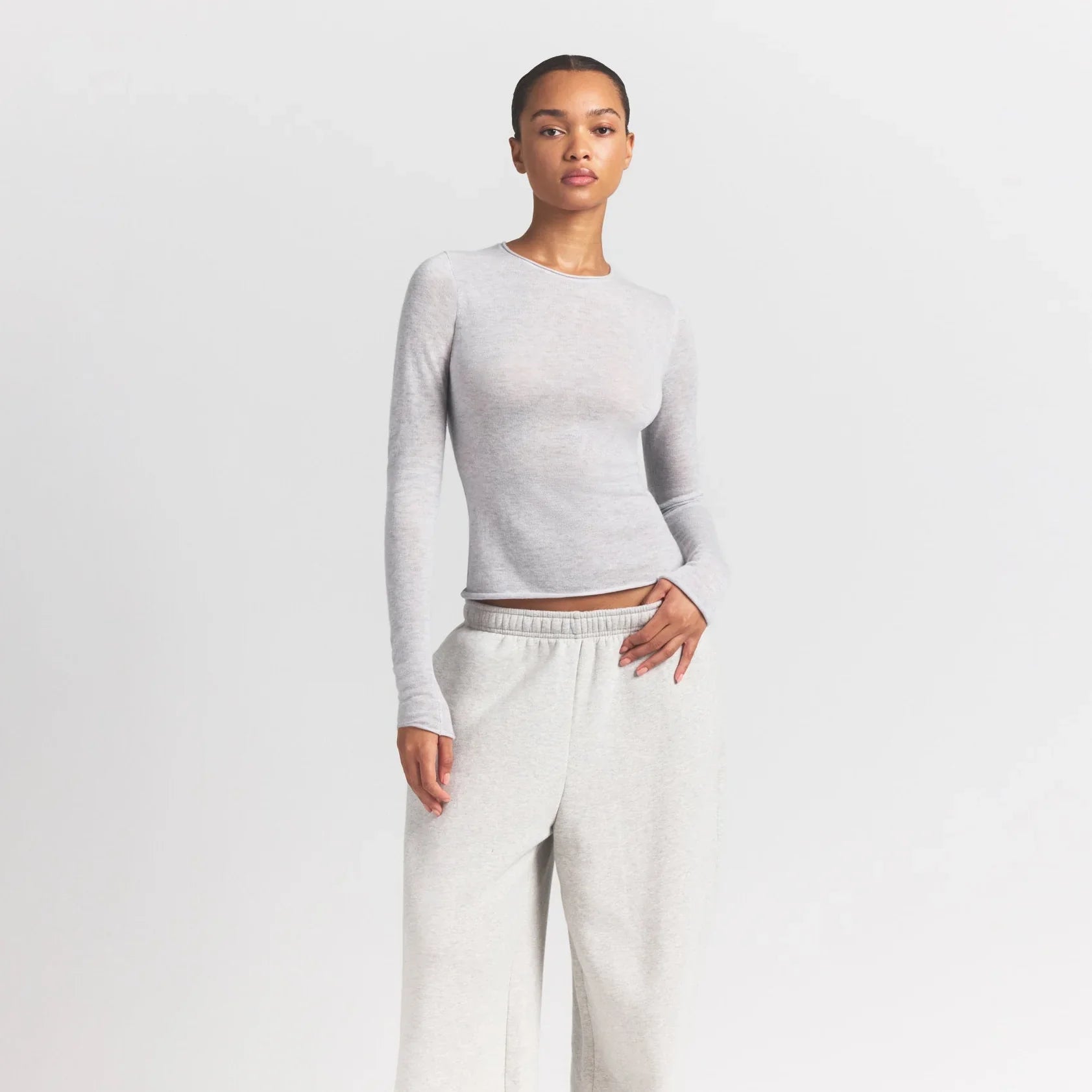 SKIMS FEATHERWEIGHT CASHMERE LONG SLEEVE TOP | LIGHT HEATHER GREY - Sneaker Türkiye