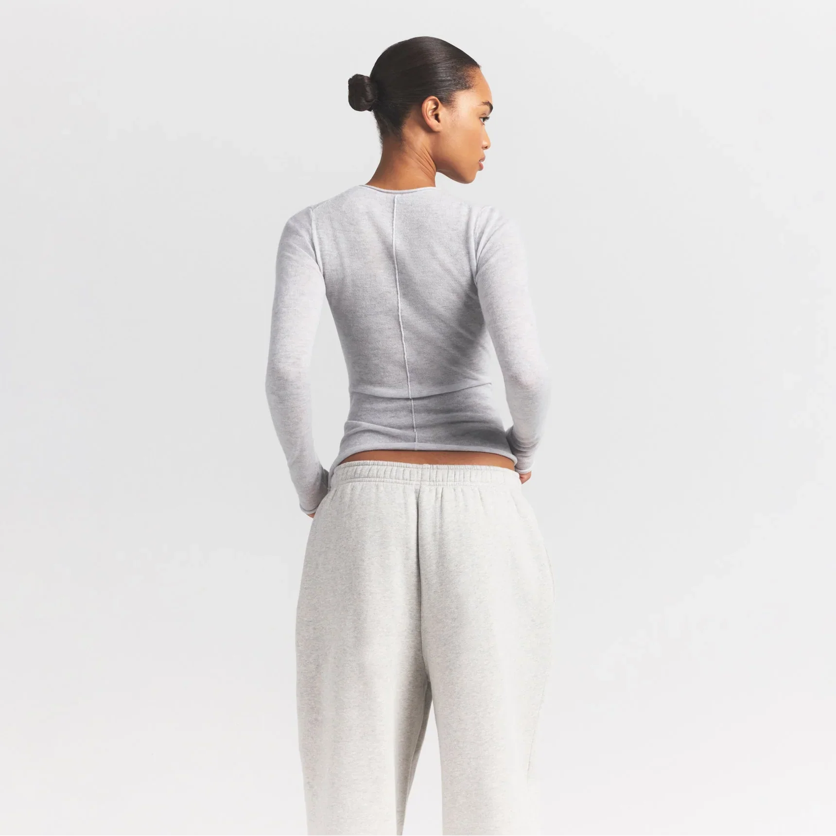 SKIMS FEATHERWEIGHT CASHMERE LONG SLEEVE TOP | LIGHT HEATHER GREY - Sneaker Türkiye