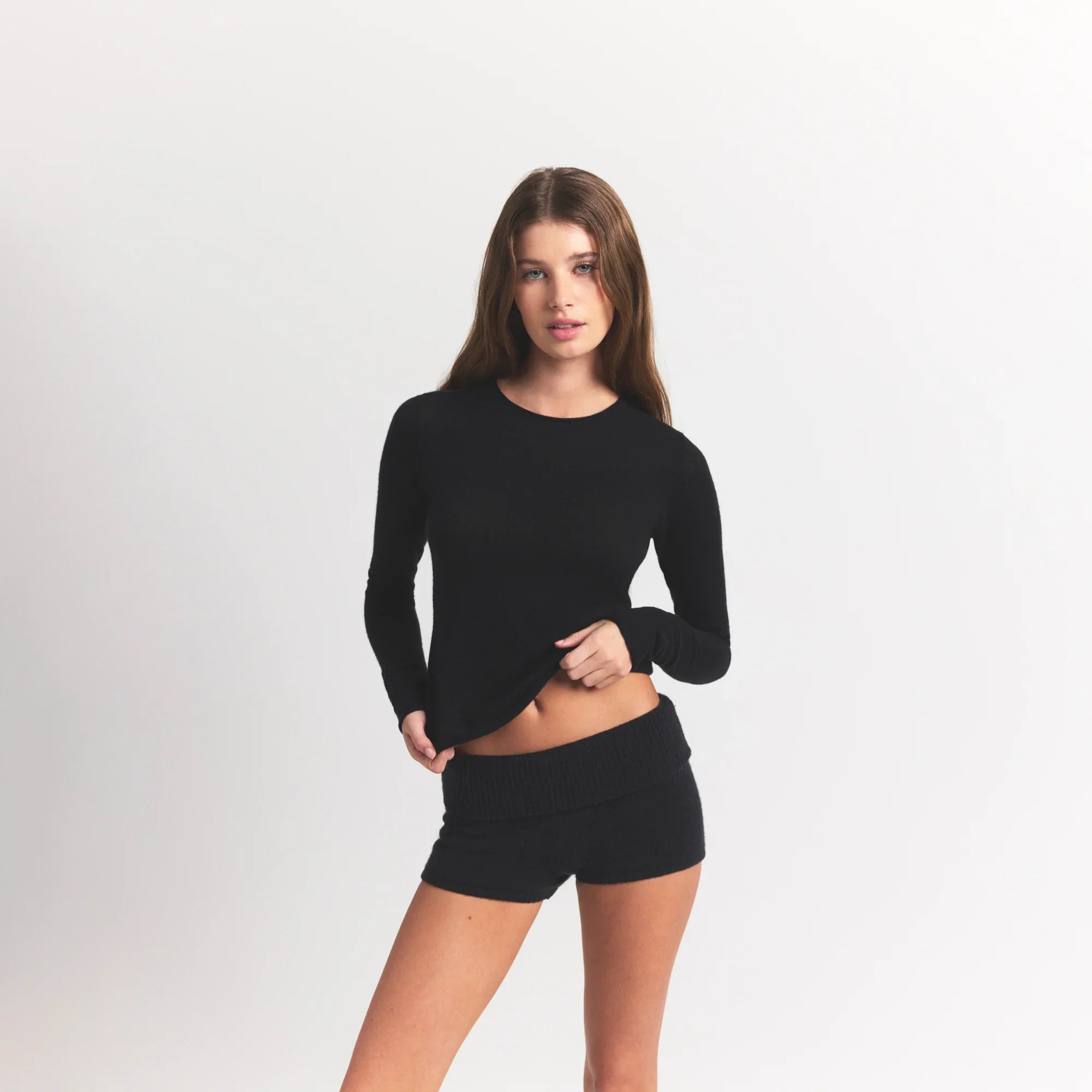 SKIMS FEATHERWEIGHT CASHMERE LONG SLEEVE TOP | ONYX - Sneaker Türkiye
