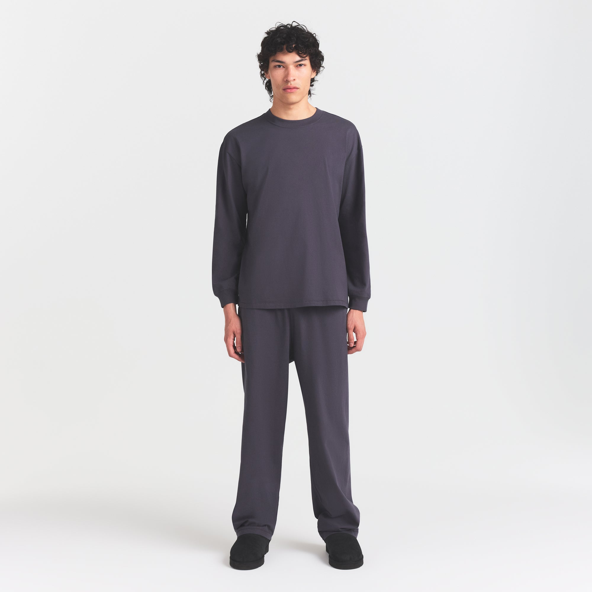 SKIMS HEAVYWEIGHT COTTON MENS RELAXED LONG SLEEVE T-SHIRT | RAVEN - Sneaker Türkiye