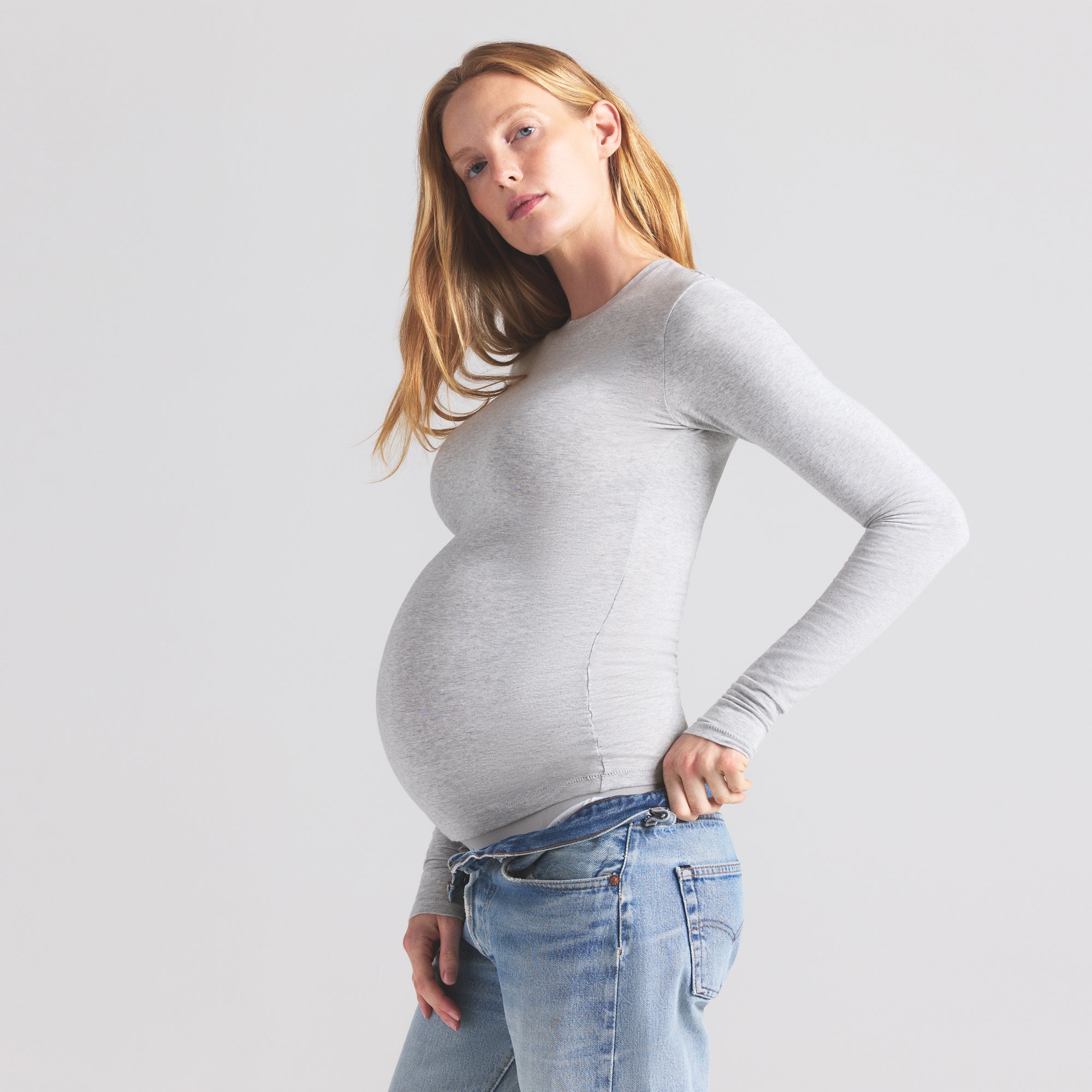 SKIMS COTTON JERSEY MATERNITY LONG SLEEVE T-SHIRT | LIGHT HEATHER GREY - Sneaker Türkiye