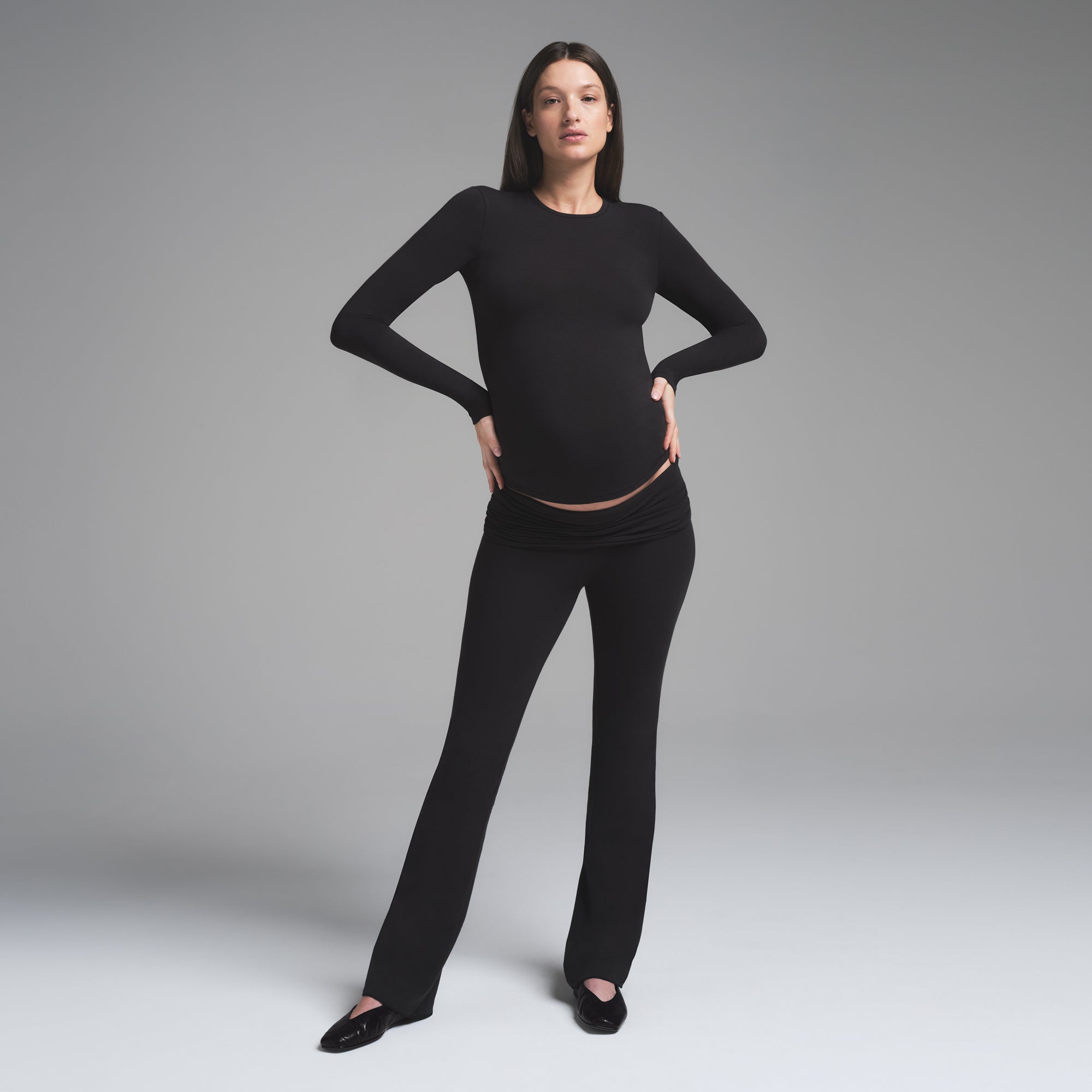 SKIMS COTTON JERSEY MATERNITY LONG SLEEVE T-SHIRT | SOOT - Sneaker Türkiye