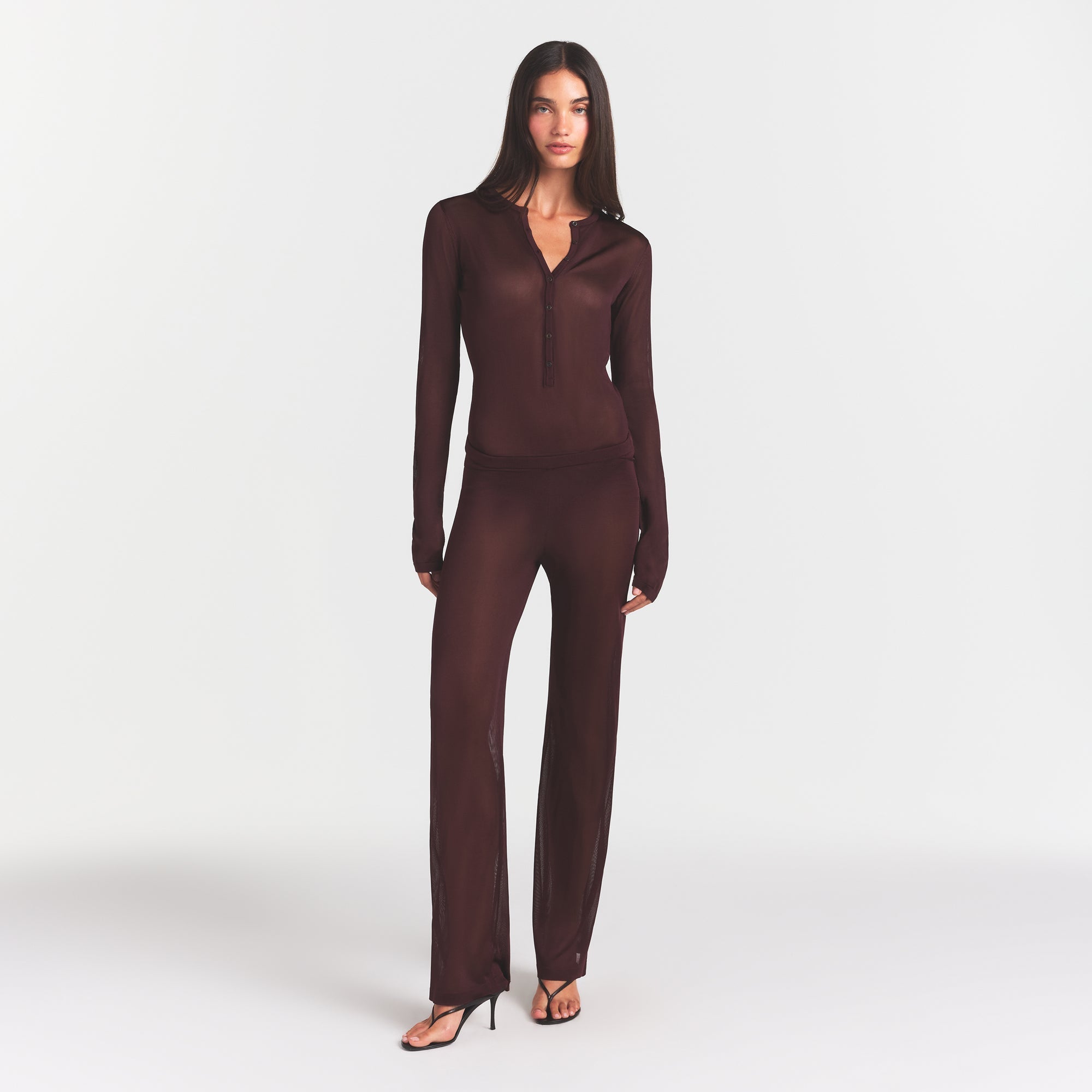 SKIMS SLINKY KNIT BUTTON UP HENLEY ONESIE | CURRANT - Sneaker Türkiye